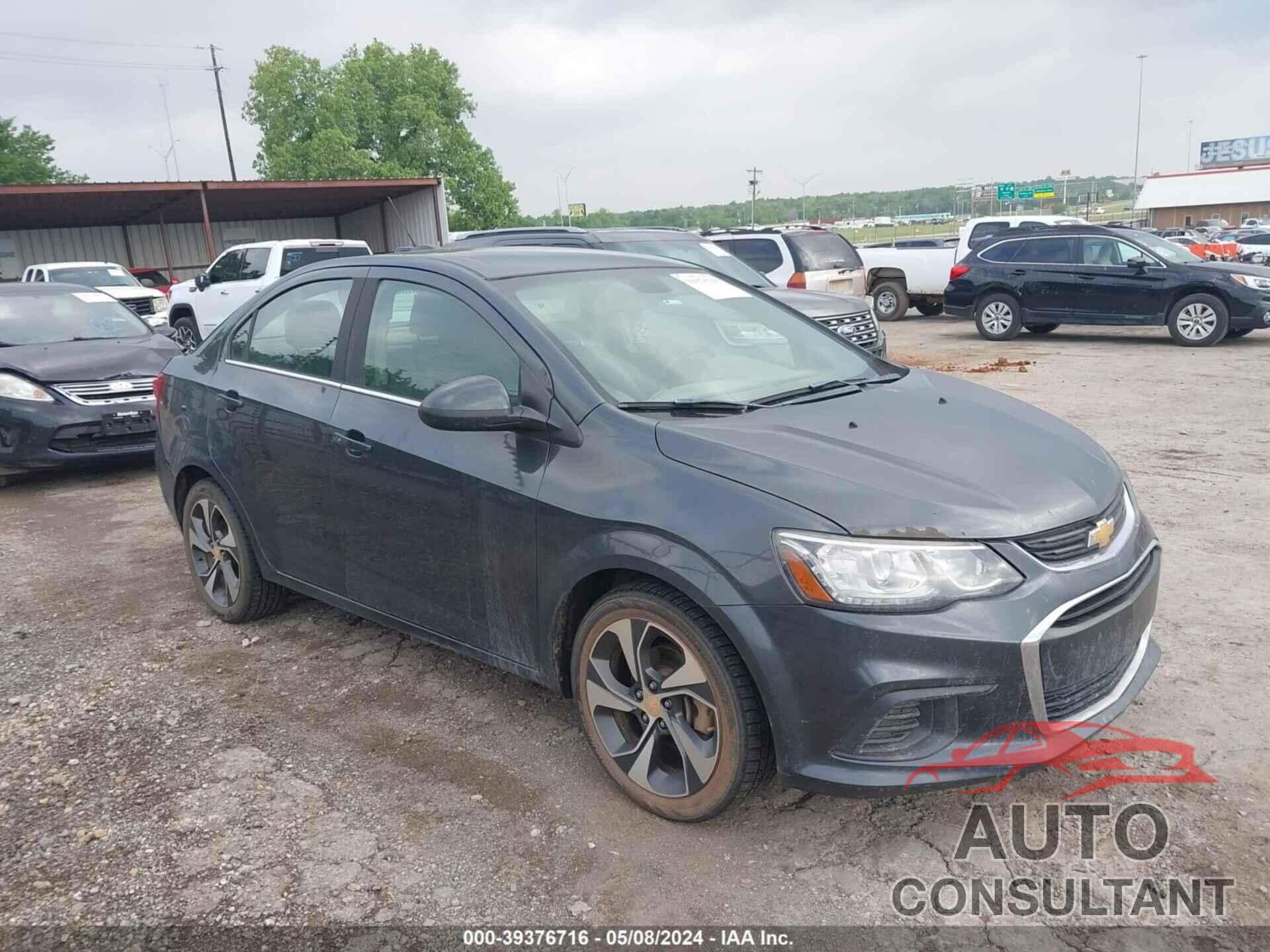 CHEVROLET SONIC 2018 - 1G1JF5SB2J4136731