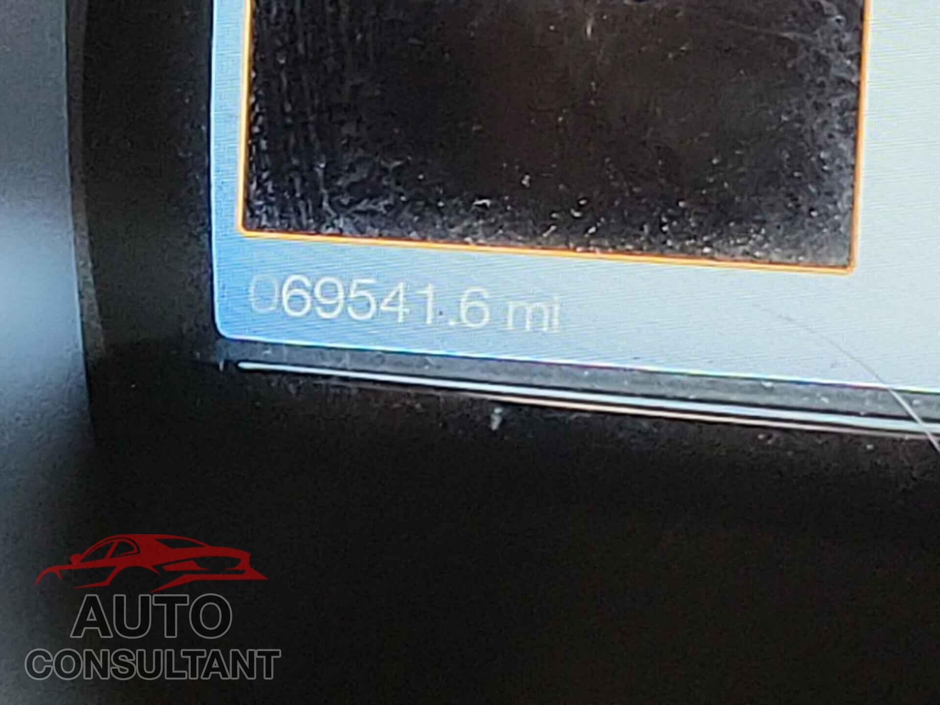 FORD TAURUS 2017 - 1FAHP2E80HG133617