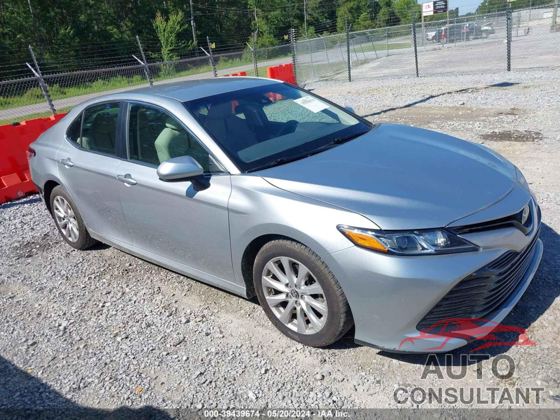 TOYOTA CAMRY 2018 - 4T1B11HK8JU503637