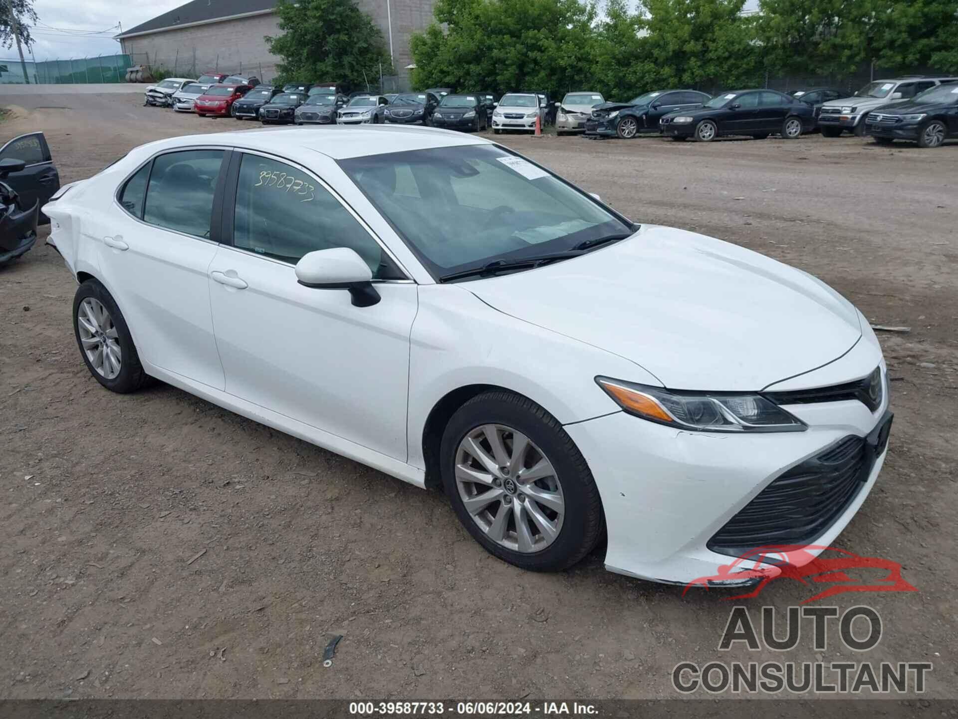 TOYOTA CAMRY 2018 - 4T1B11HK6JU004979