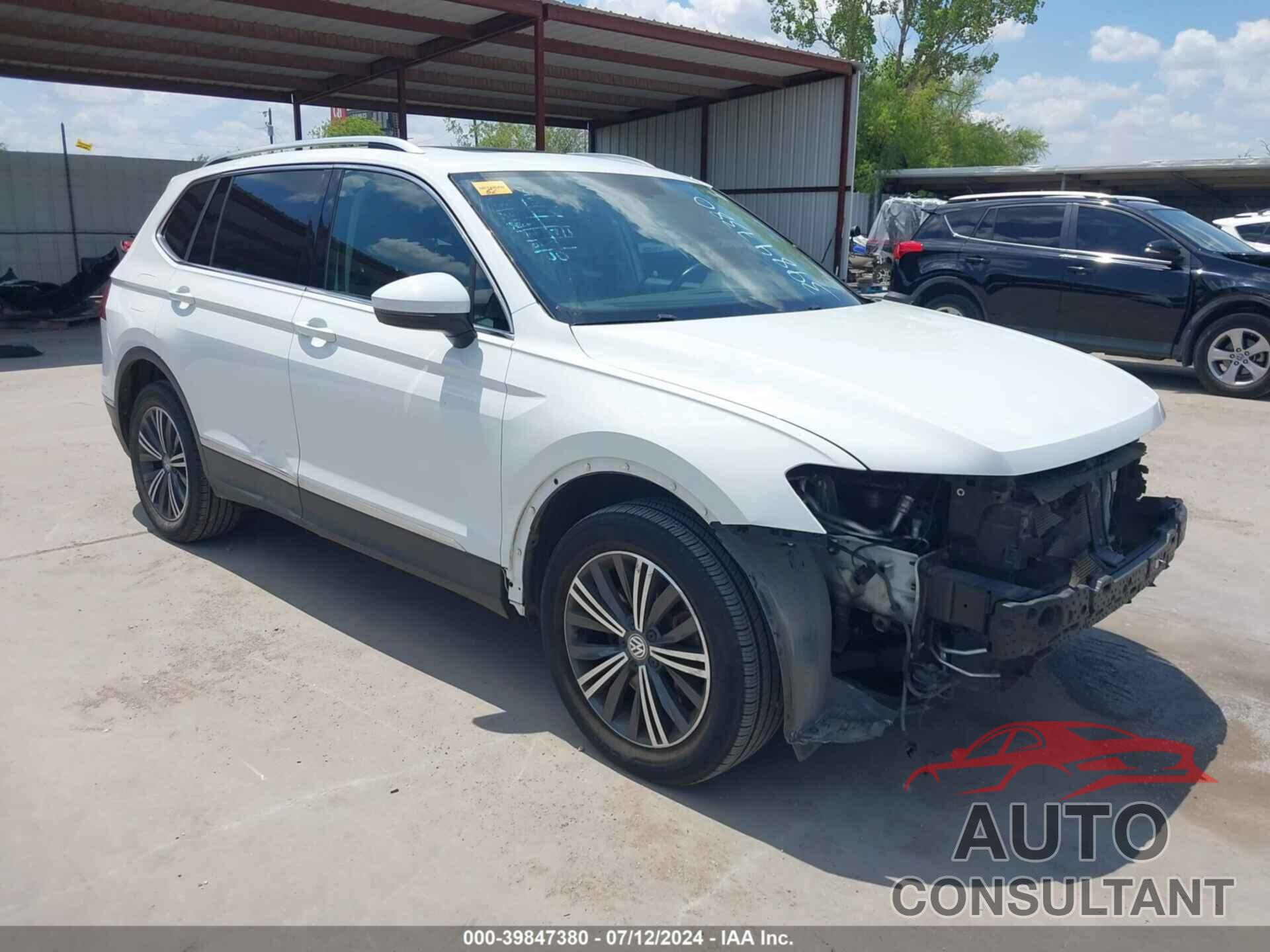 VOLKSWAGEN TIGUAN 2018 - 3VV3B7AX0JM159581