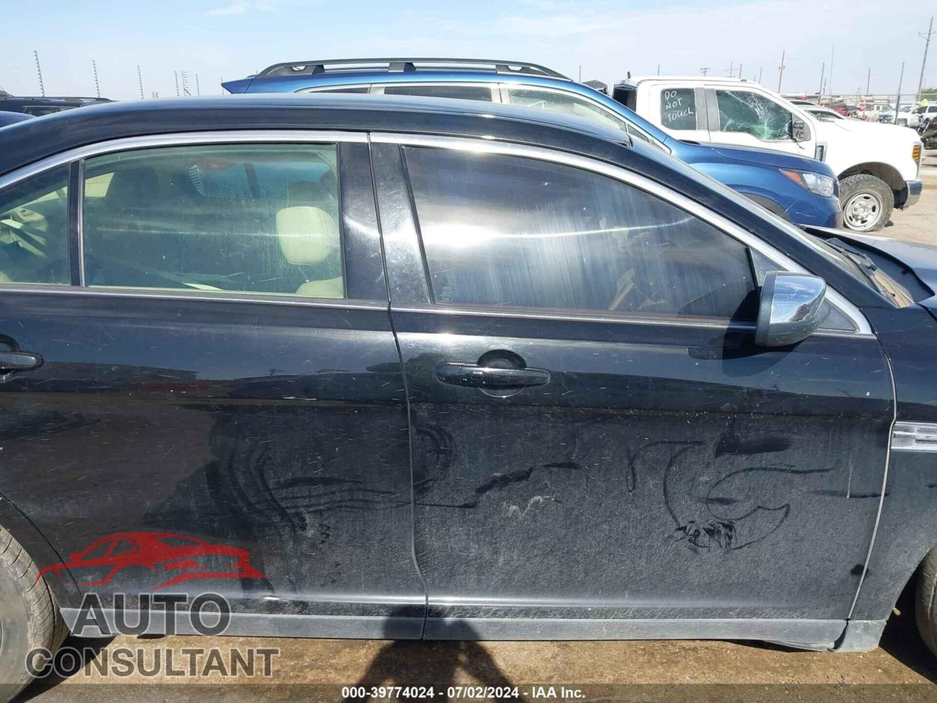 FORD TAURUS 2017 - 1FAHP2F86HG108591