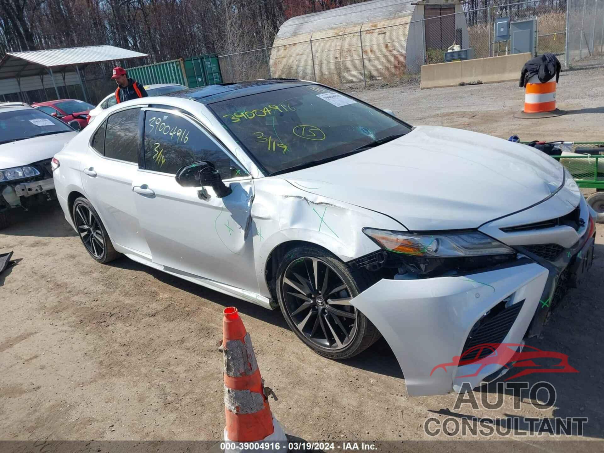 TOYOTA CAMRY 2018 - 4T1B61HK3JU065272