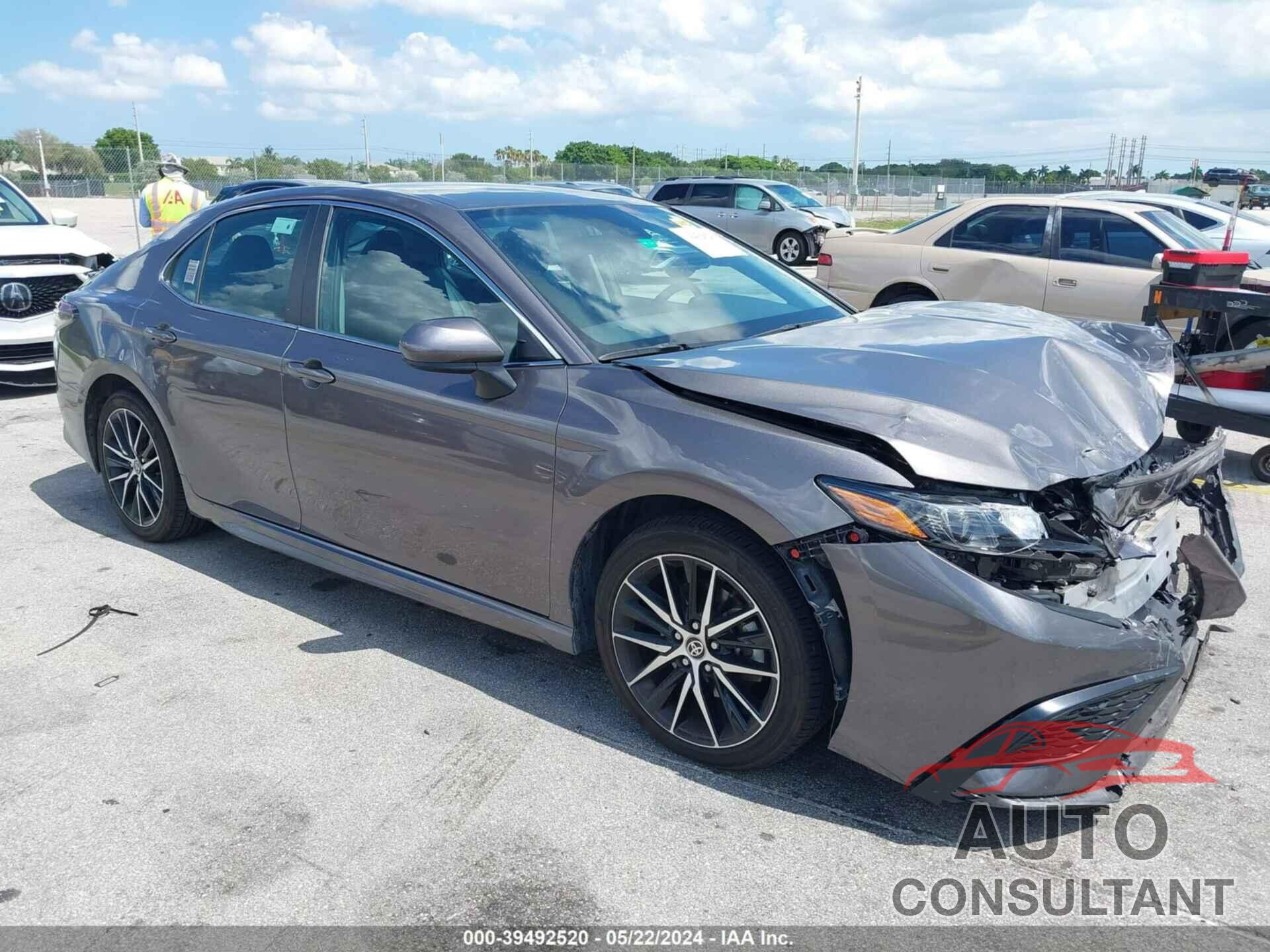 TOYOTA CAMRY 2021 - 4T1G11AK8MU606724