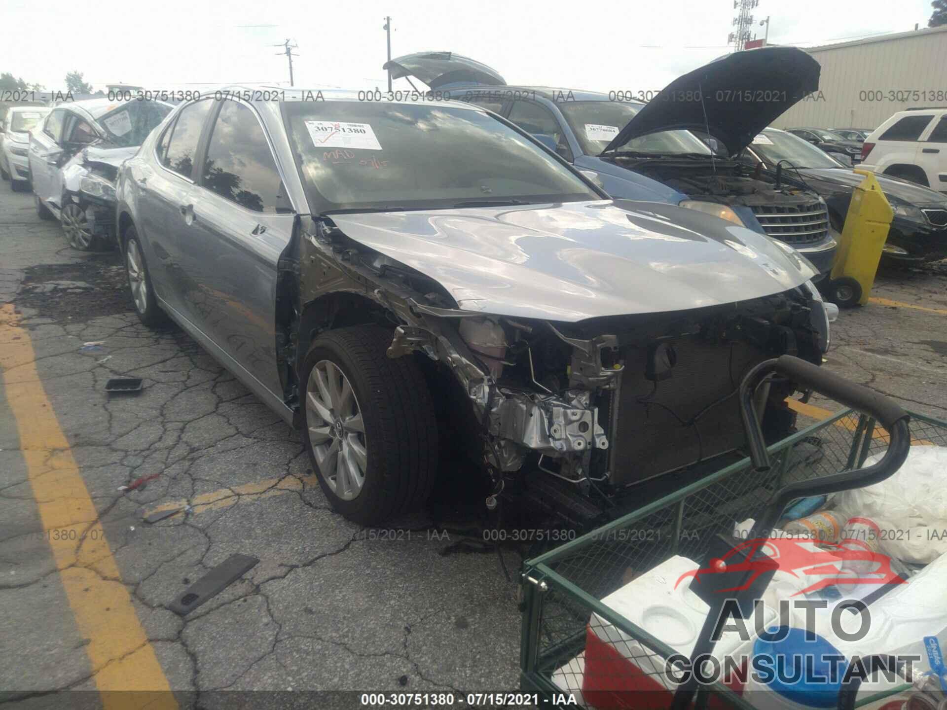 TOYOTA CAMRY 2018 - 4T1B11HK0JU007327