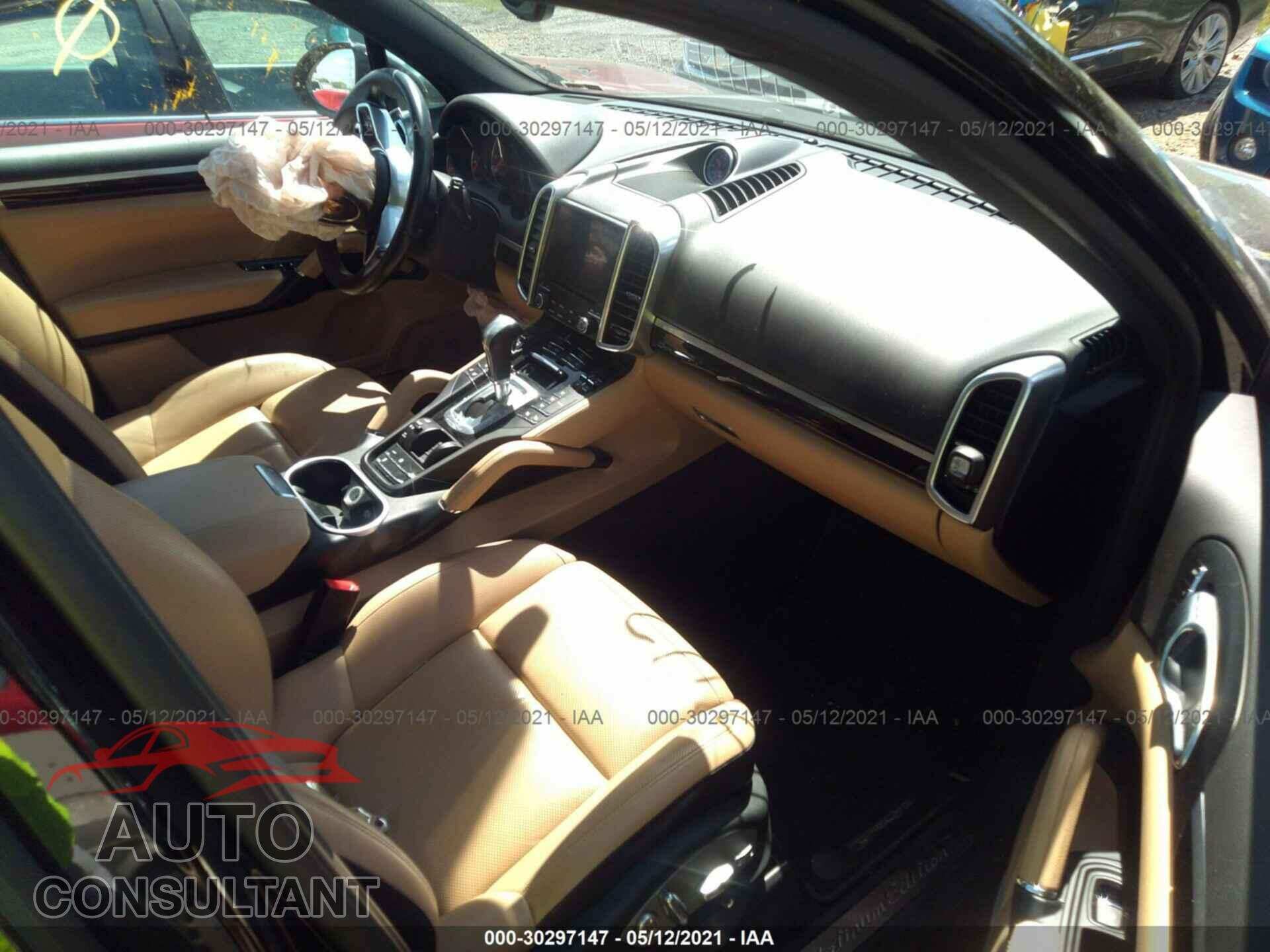 PORSCHE CAYENNE 2017 - WP1AA2A29HKA90079