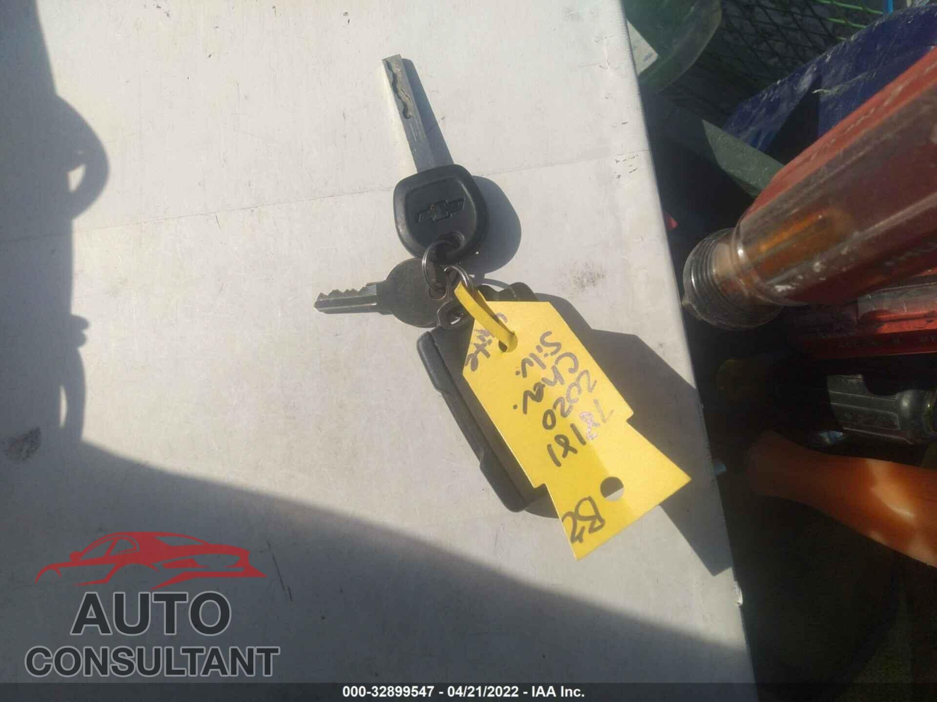 CHEVROLET SILVERADO 1500 2020 - 3GCUYAEF2LG208085