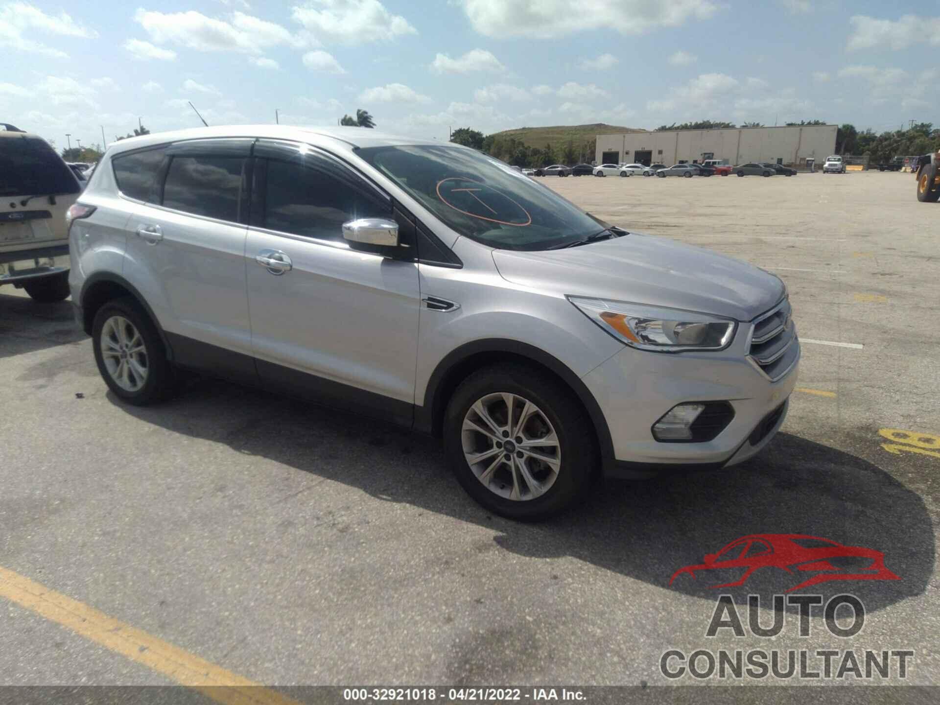 FORD ESCAPE 2017 - 1FMCU0GD6HUE64744