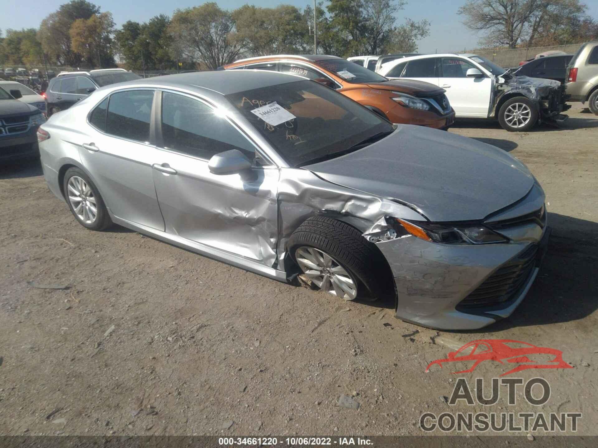 TOYOTA CAMRY 2018 - 4T1B11HK2JU042256