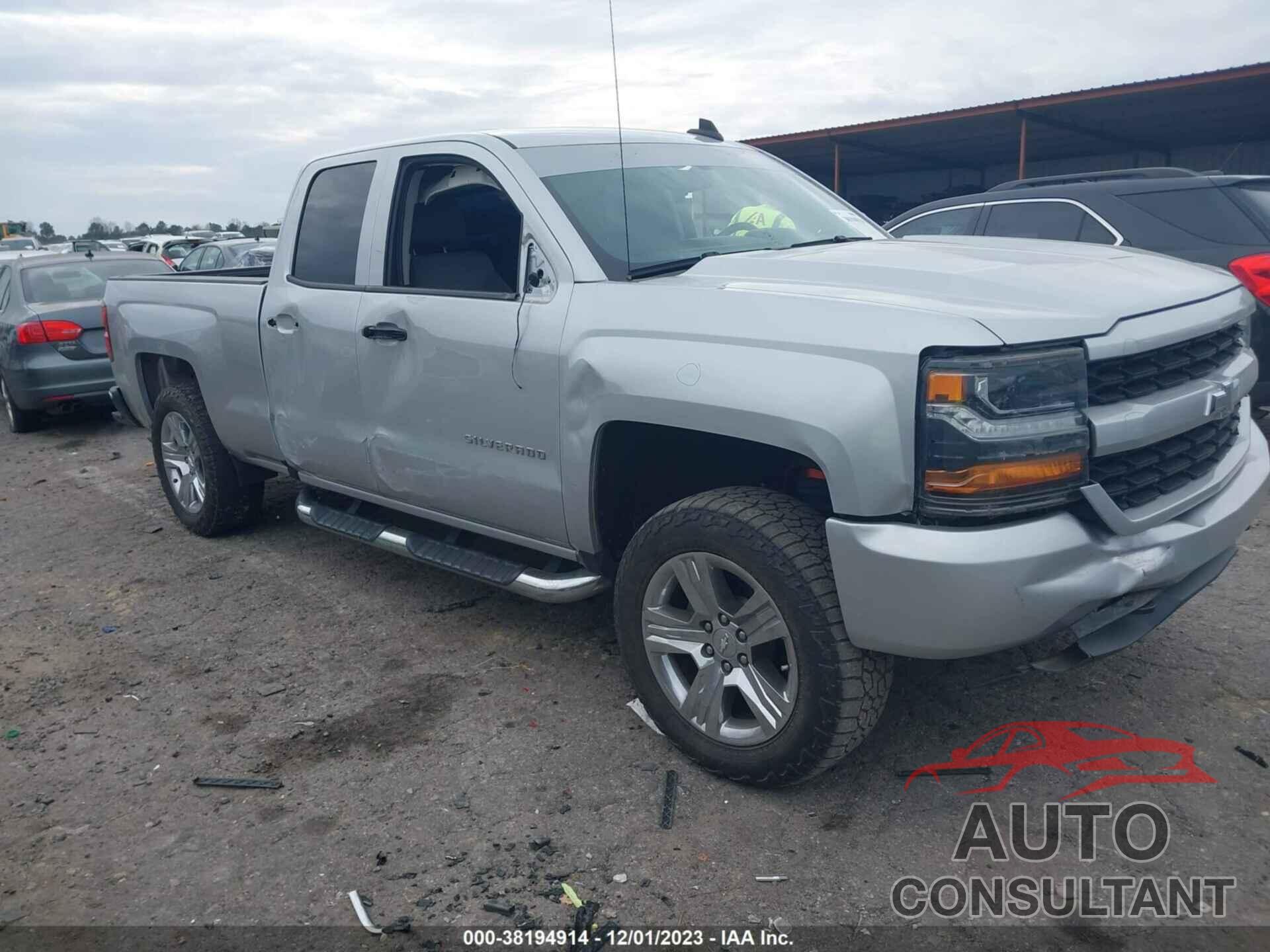 CHEVROLET SILVERADO 1500 2018 - 1GCRCPEH7JZ180791