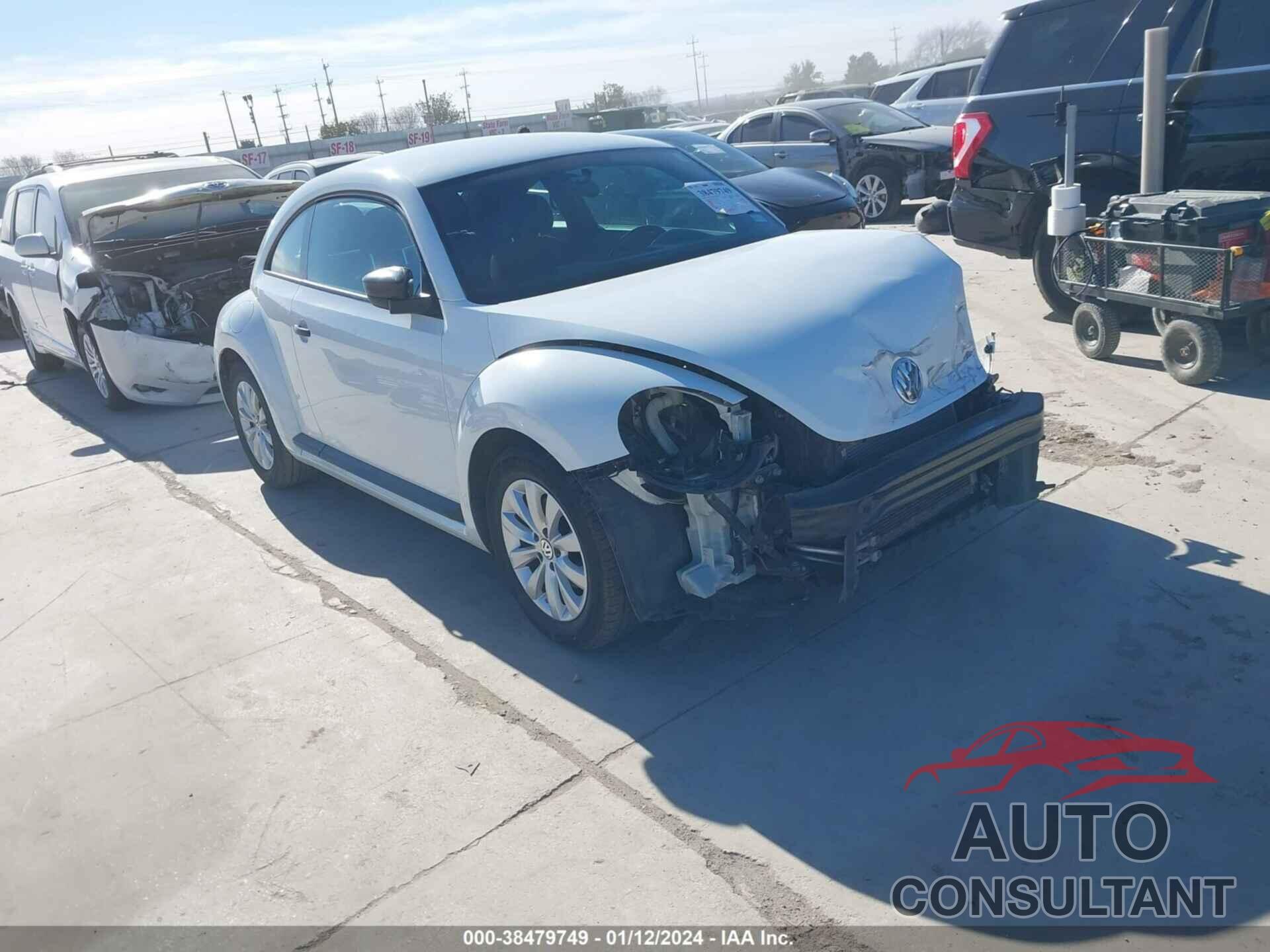 VOLKSWAGEN BEETLE 2018 - 3VWFD7AT5JM709521