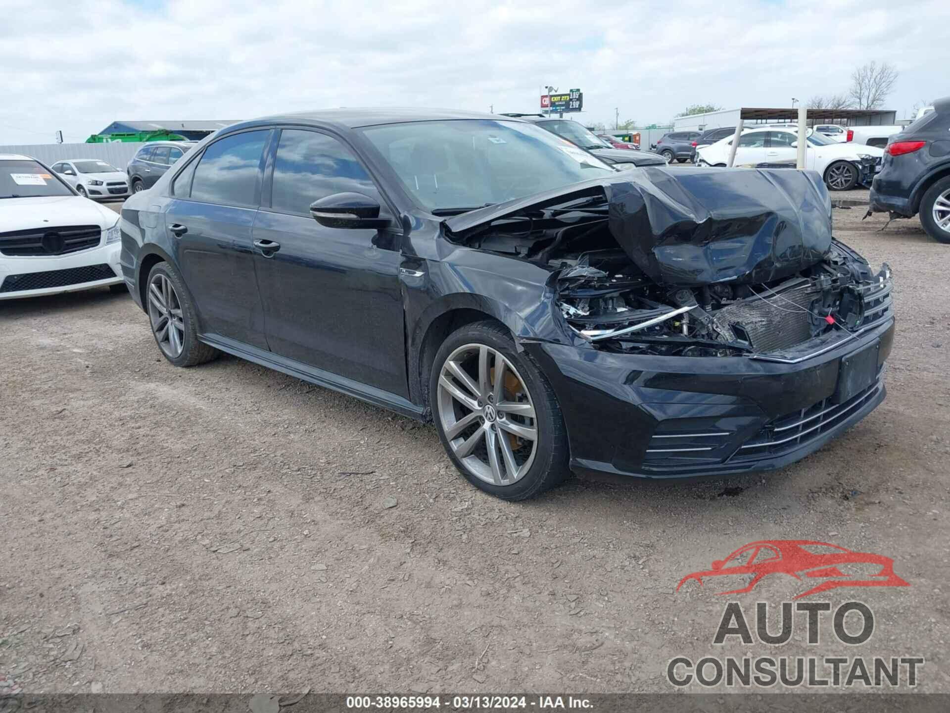 VOLKSWAGEN PASSAT 2018 - 1VWAA7A32JC011694