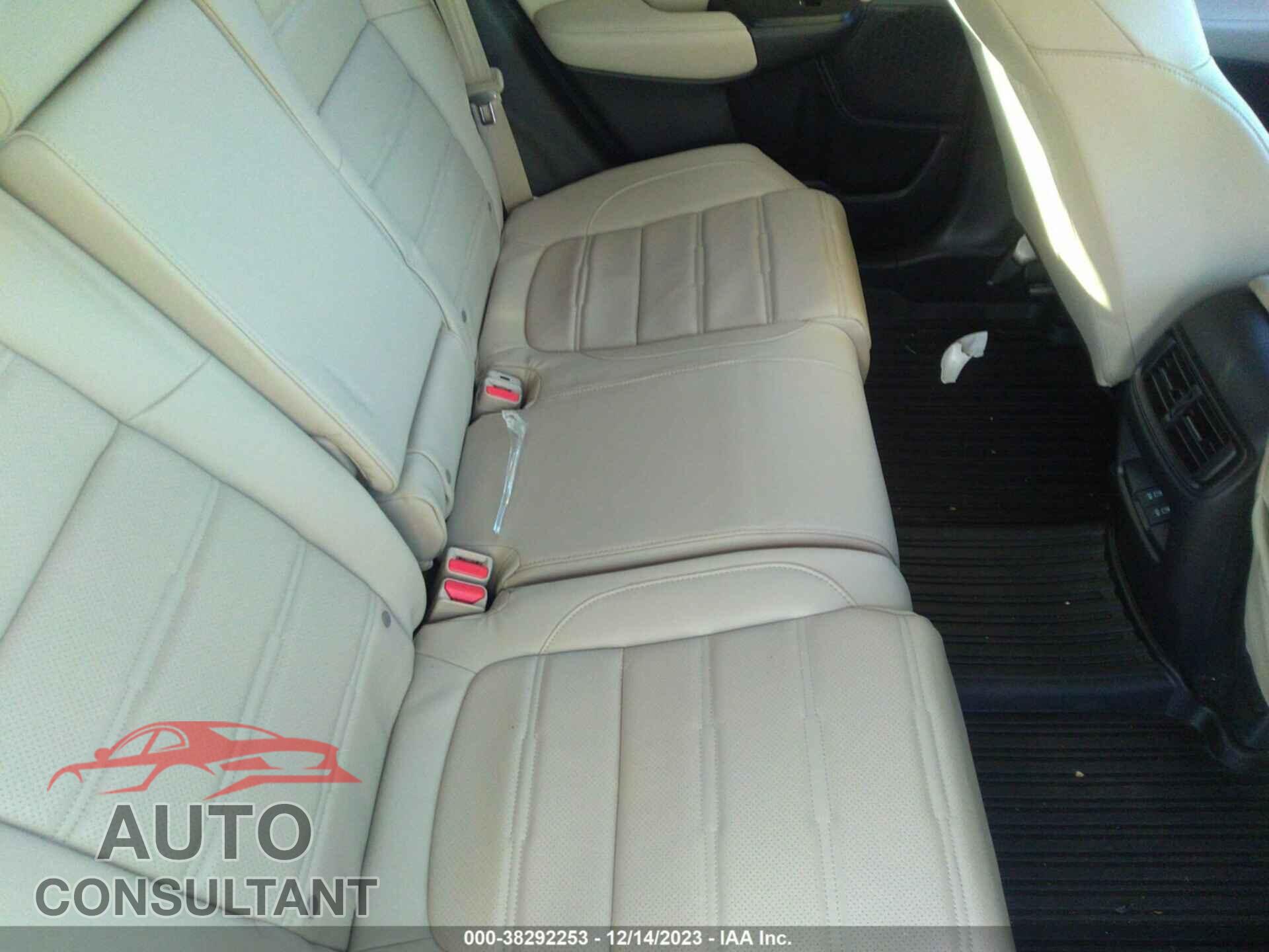 HONDA CR-V 2018 - 7FARW1H89JE026111