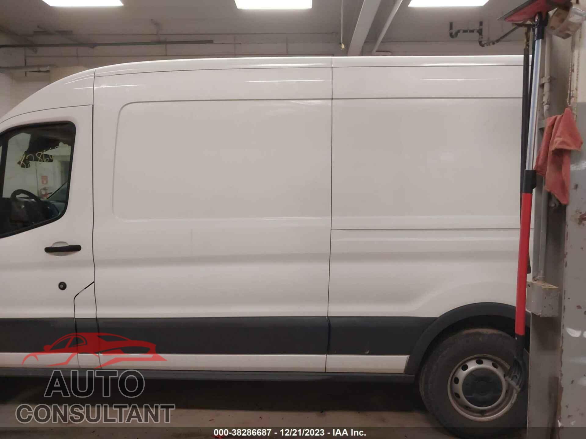 FORD TRANSIT-150 2018 - 1FTYE2CM8JKA48494