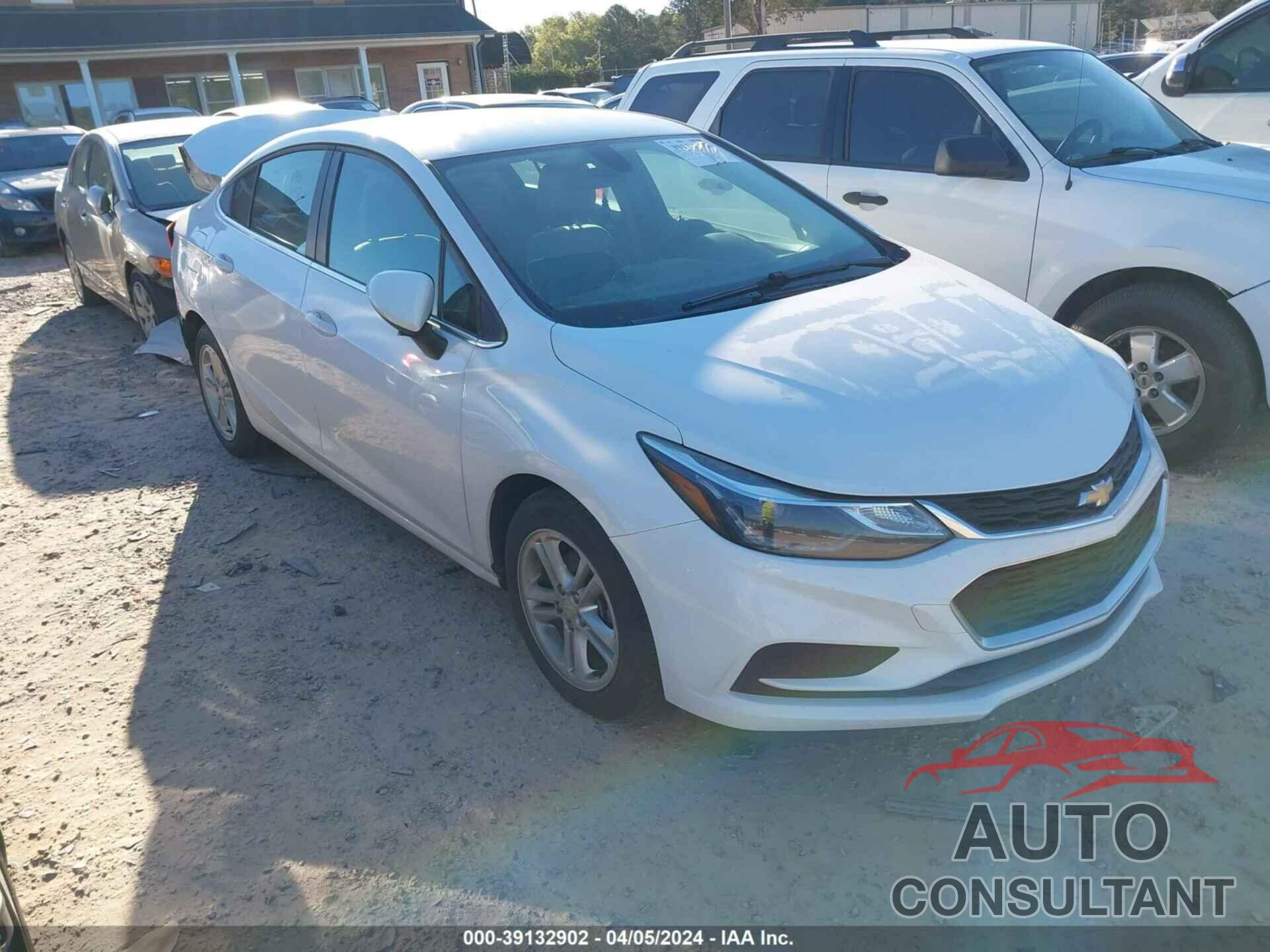 CHEVROLET CRUZE 2018 - 1G1BE5SM5J7158827