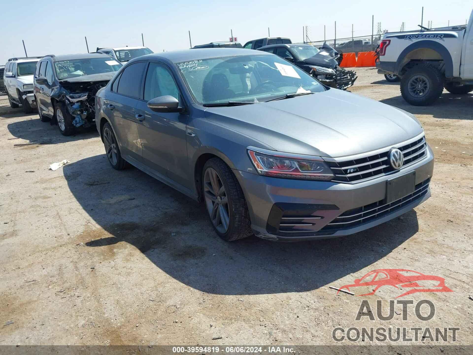 VOLKSWAGEN PASSAT 2018 - 1VWAA7A33JC022798