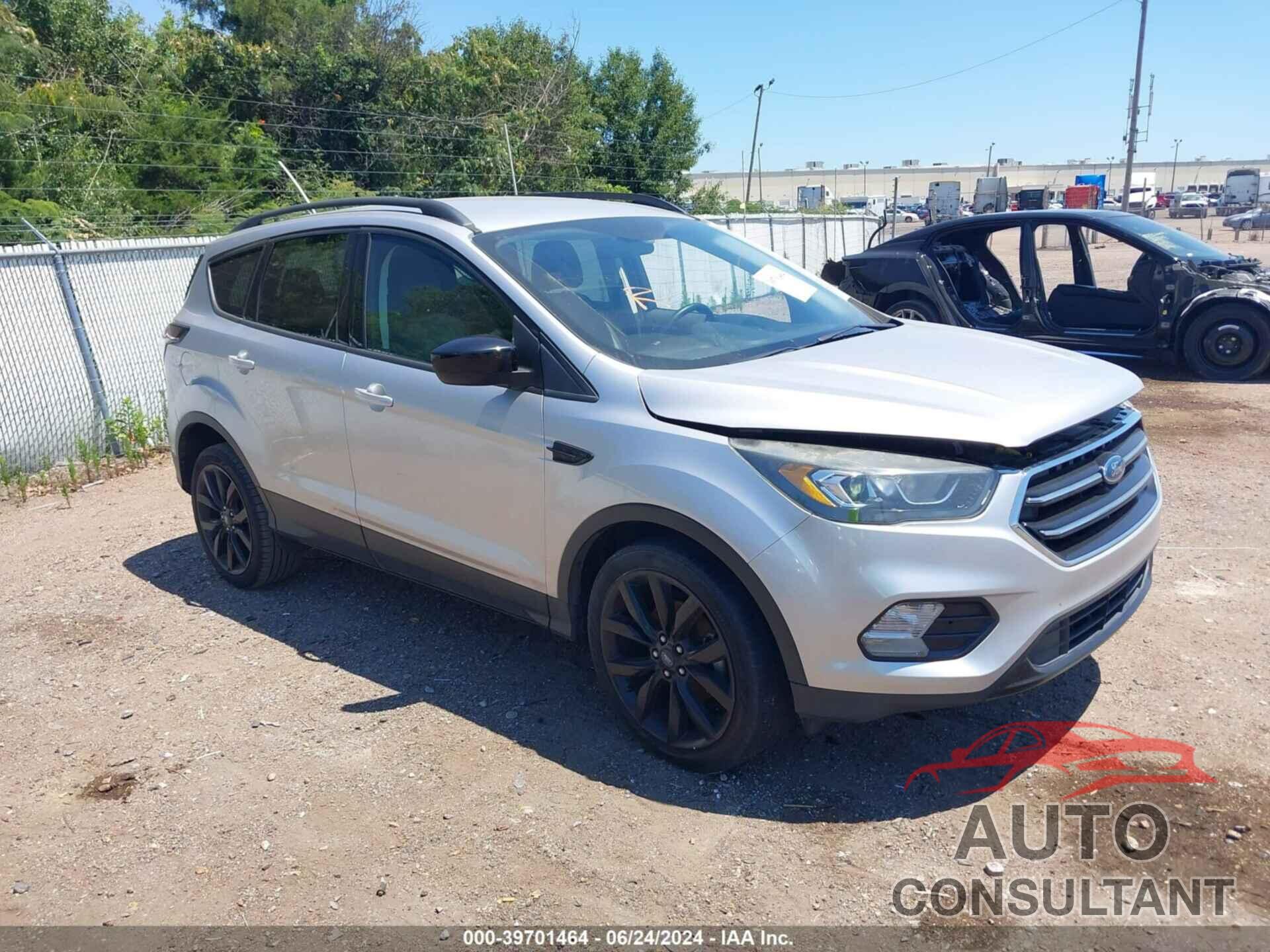 FORD ESCAPE 2017 - 1FMCU0GD5HUC31227