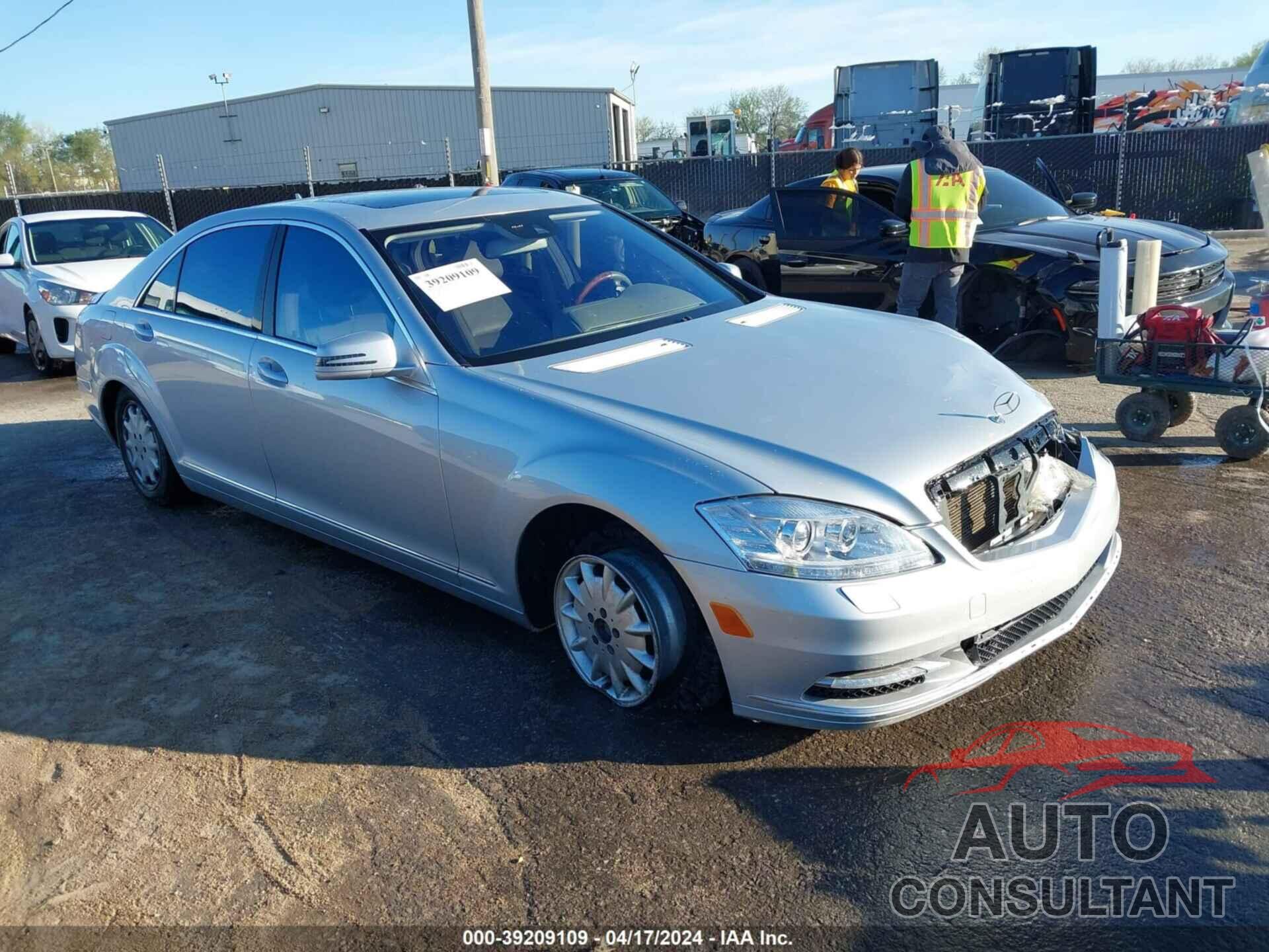 MERCEDES-BENZ S 550 2010 - WDDNG7BBXAA347961
