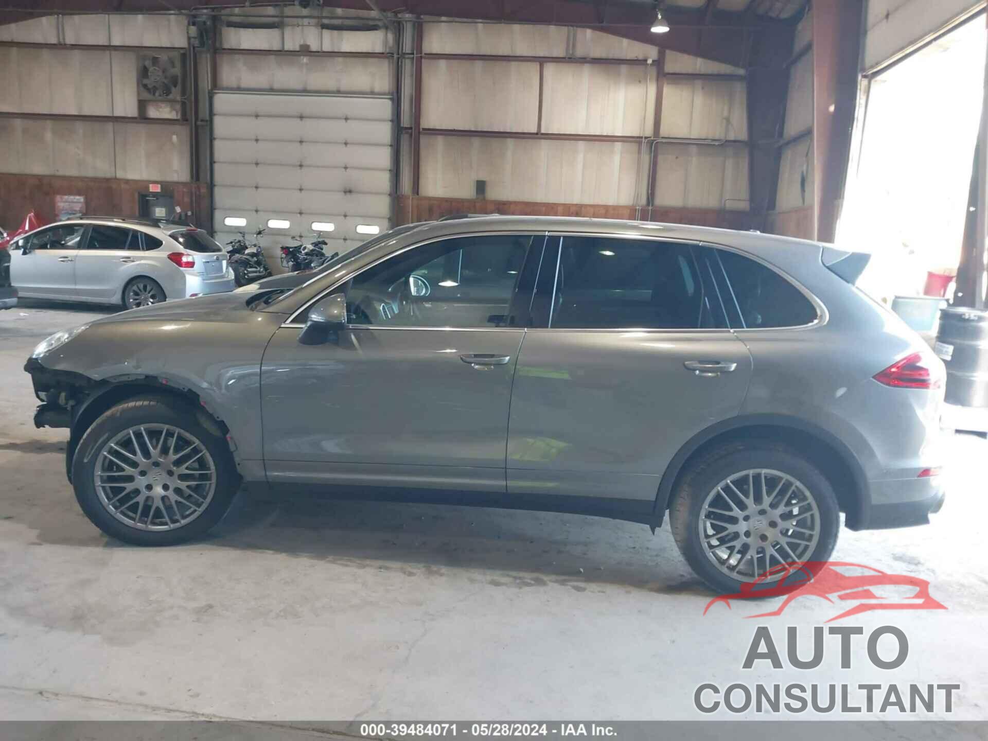 PORSCHE CAYENNE 2016 - WP1AA2A23GKA15781
