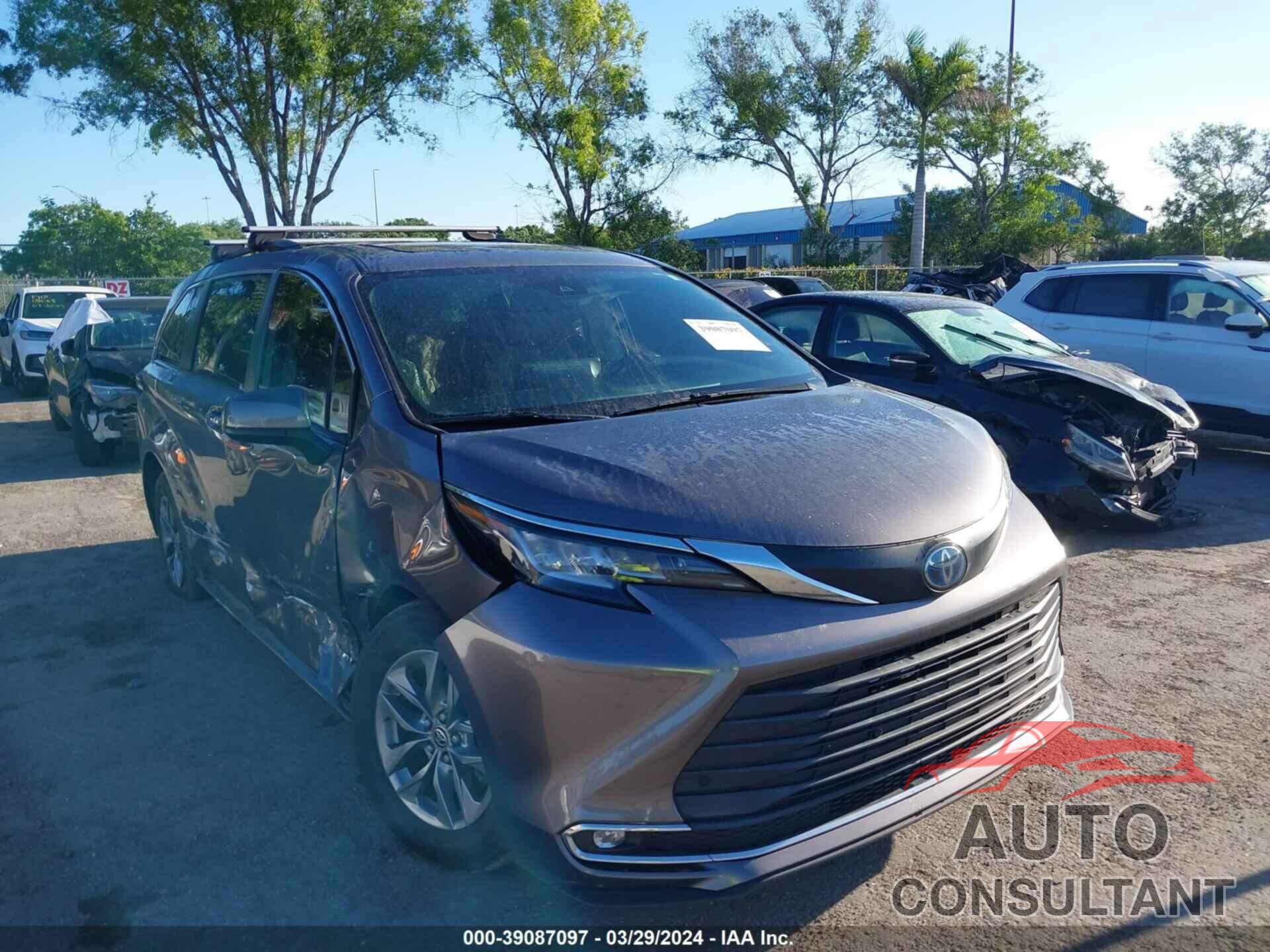 TOYOTA SIENNA 2021 - 5TDJRKECXMS055955