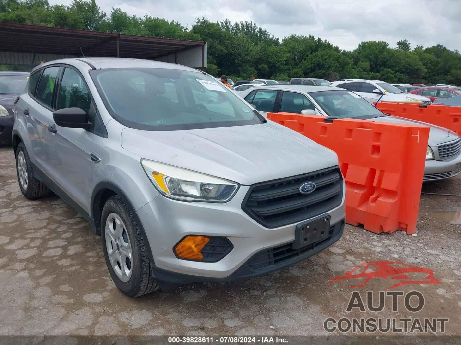 FORD ESCAPE 2017 - 1FMCU0F75HUC10325