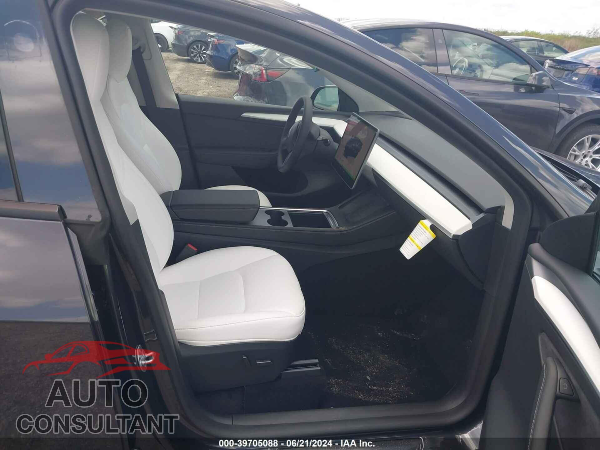 TESLA MODEL Y 2024 - 7SAYGDED4RF098999