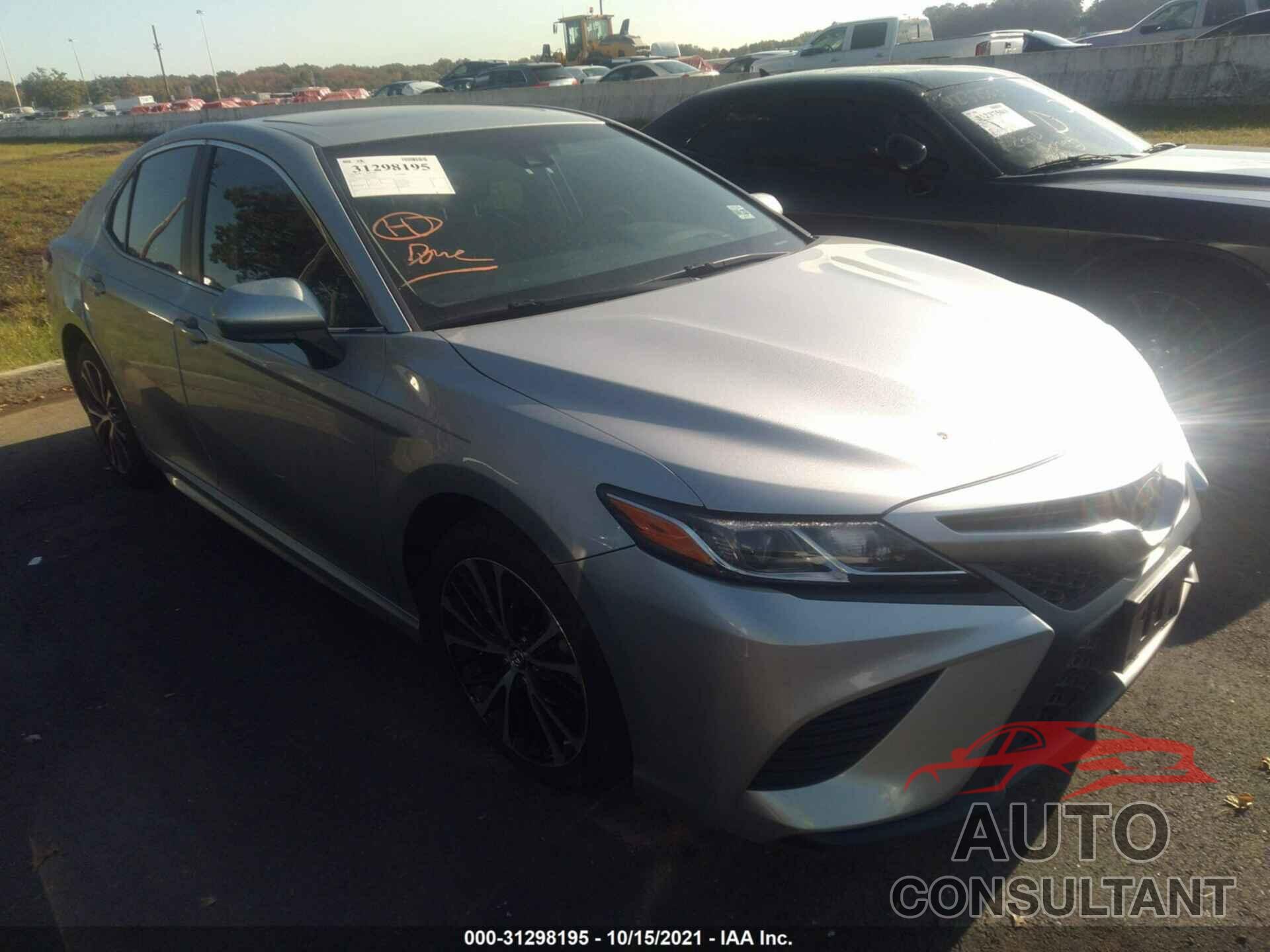 TOYOTA CAMRY 2018 - 4T1B11HK1JU018921