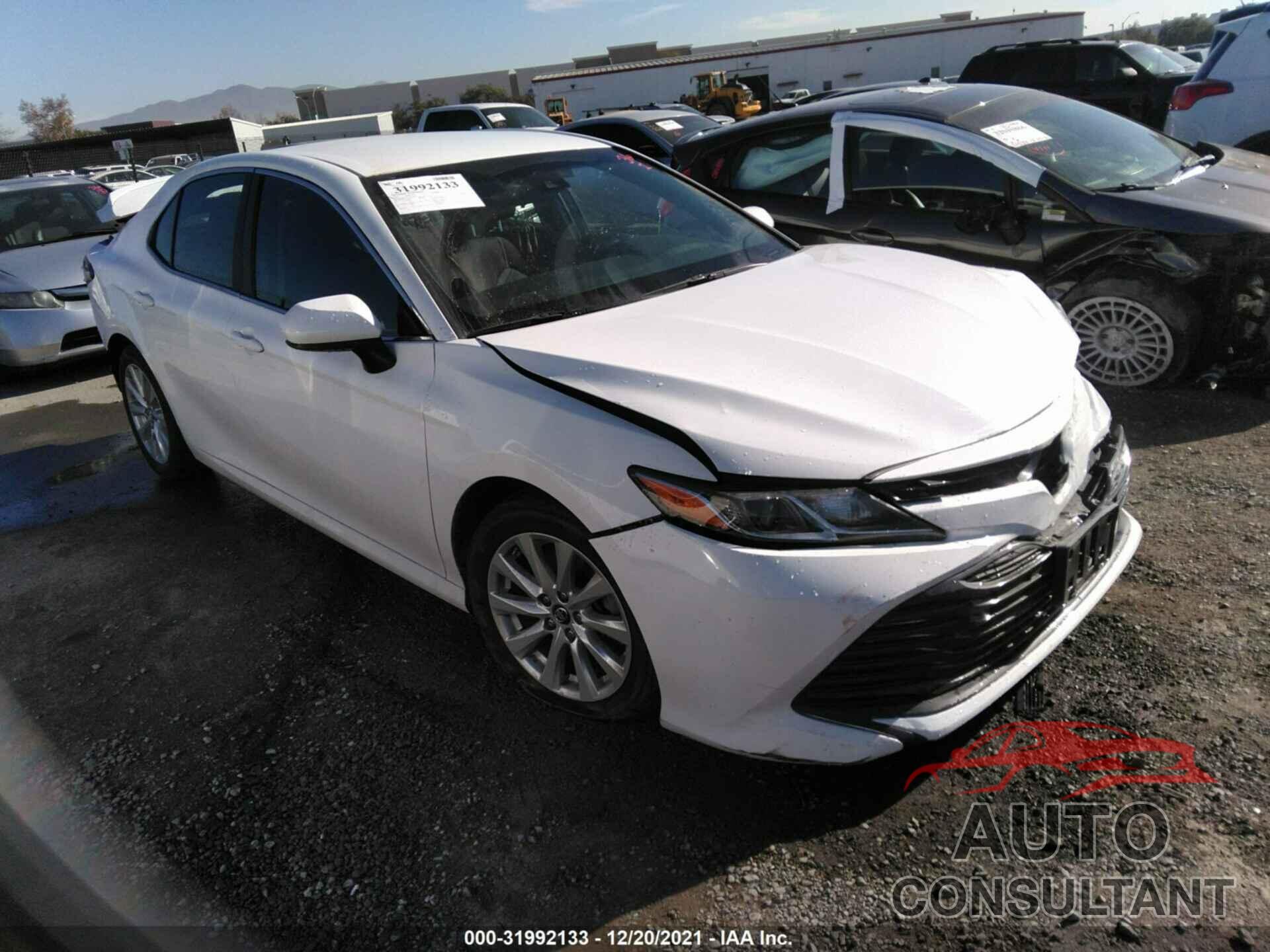 TOYOTA CAMRY 2018 - 4T1B11HK3JU008164