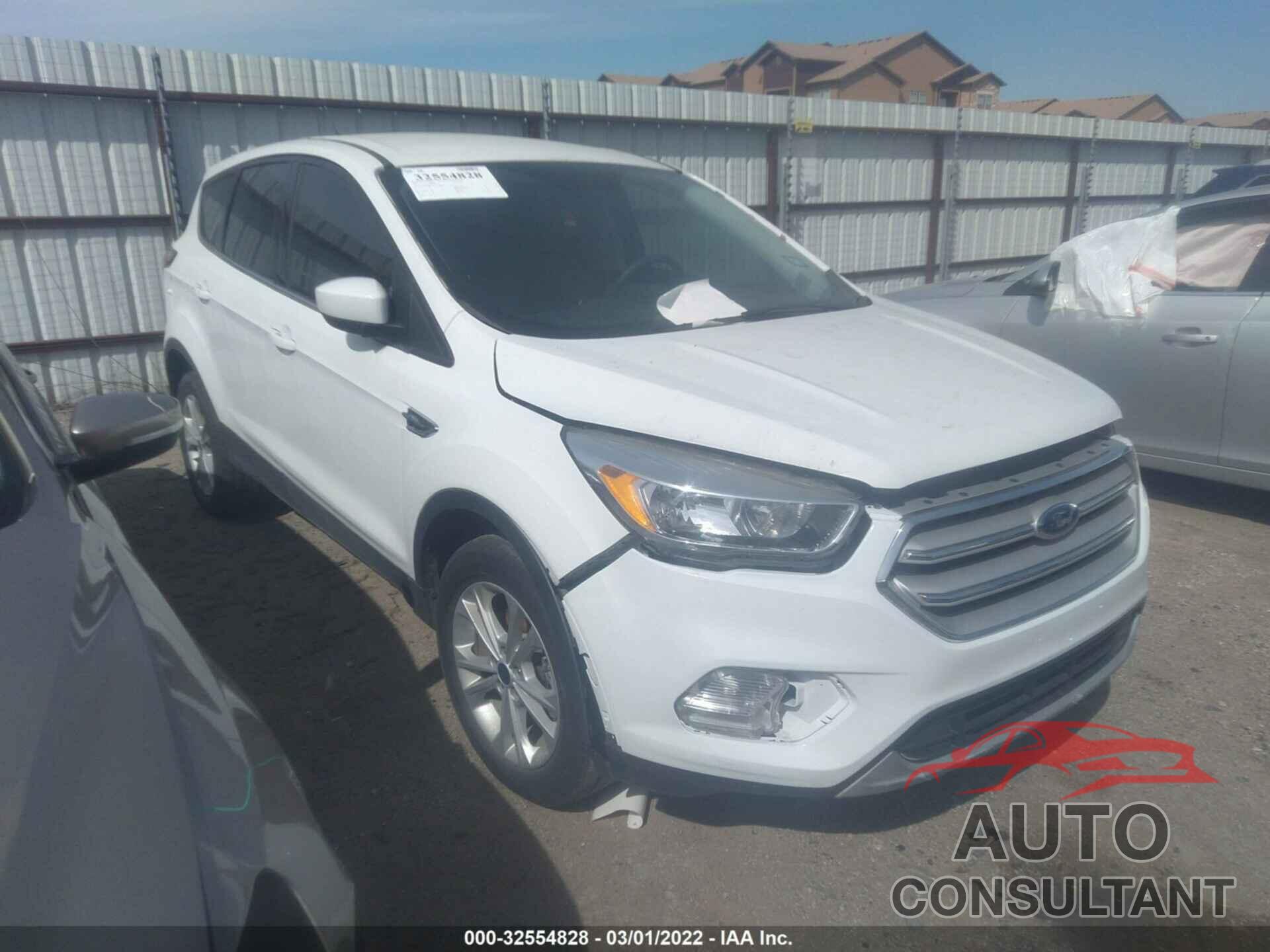 FORD ESCAPE 2017 - 1FMCU0GD5HUD27908