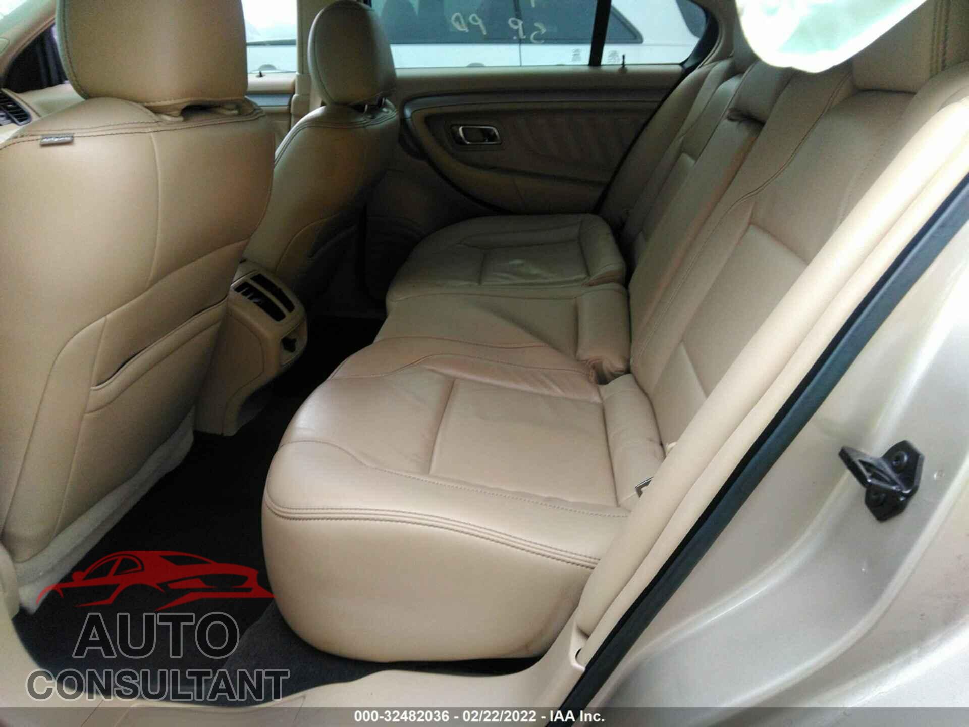 FORD TAURUS 2017 - 1FAHP2E80HG131902
