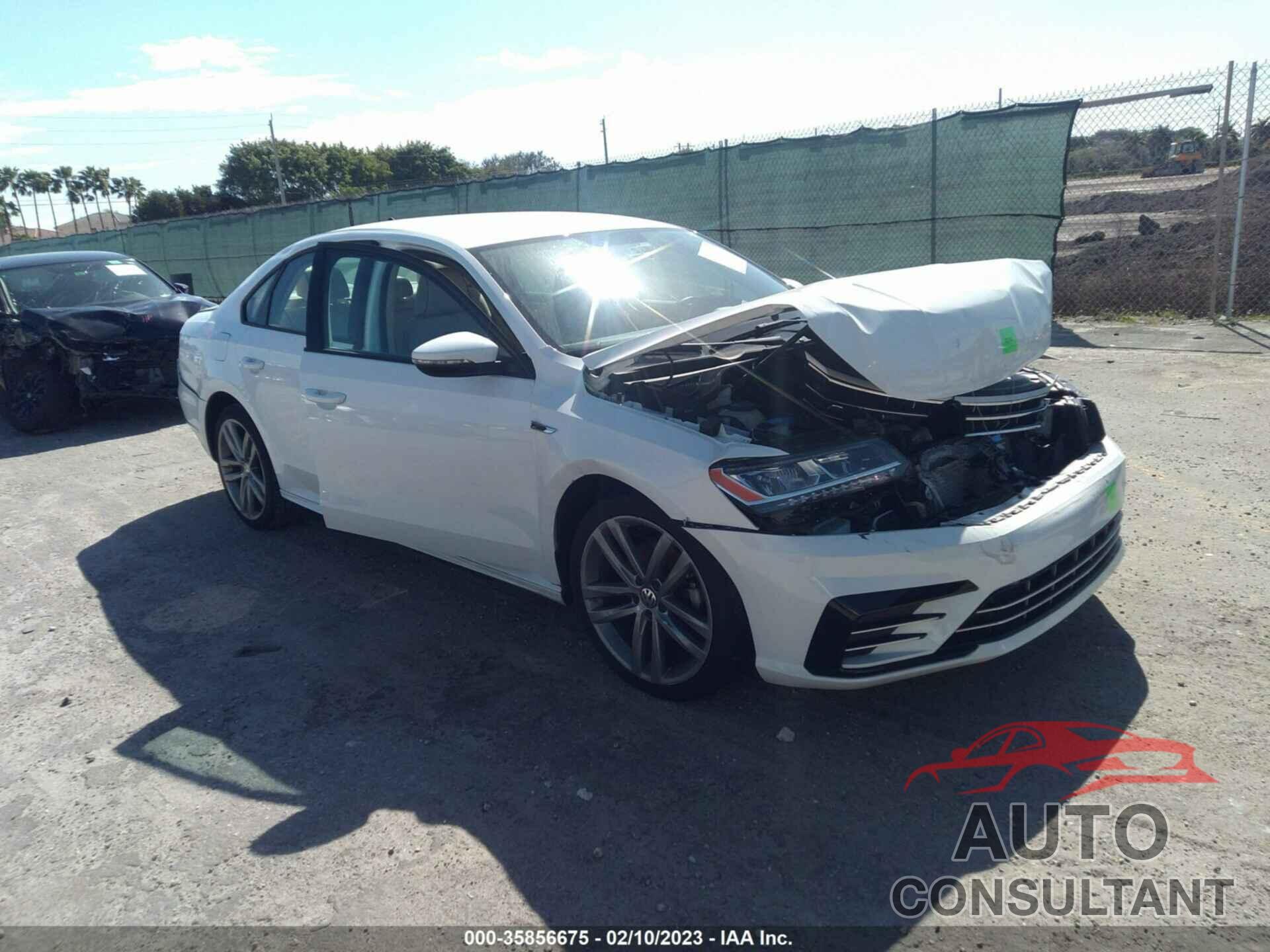 VOLKSWAGEN PASSAT 2018 - 1VWAA7A36JC011407