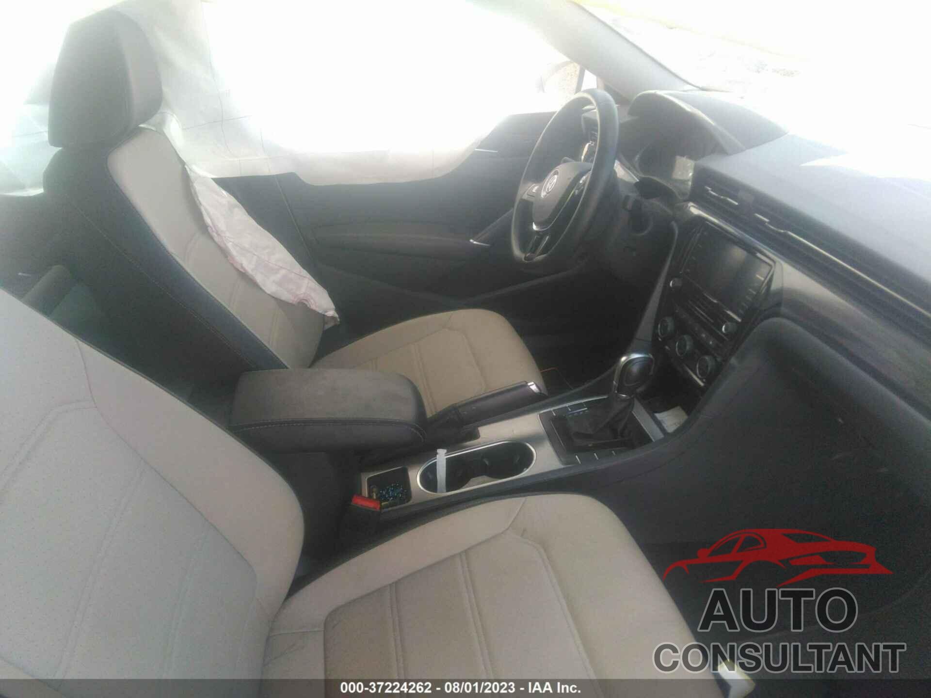 VOLKSWAGEN PASSAT 2020 - 1VWMA7A36LC027526