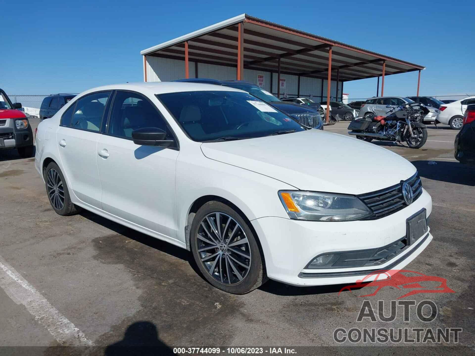 VOLKSWAGEN JETTA 2016 - 3VWD17AJ7GM334030