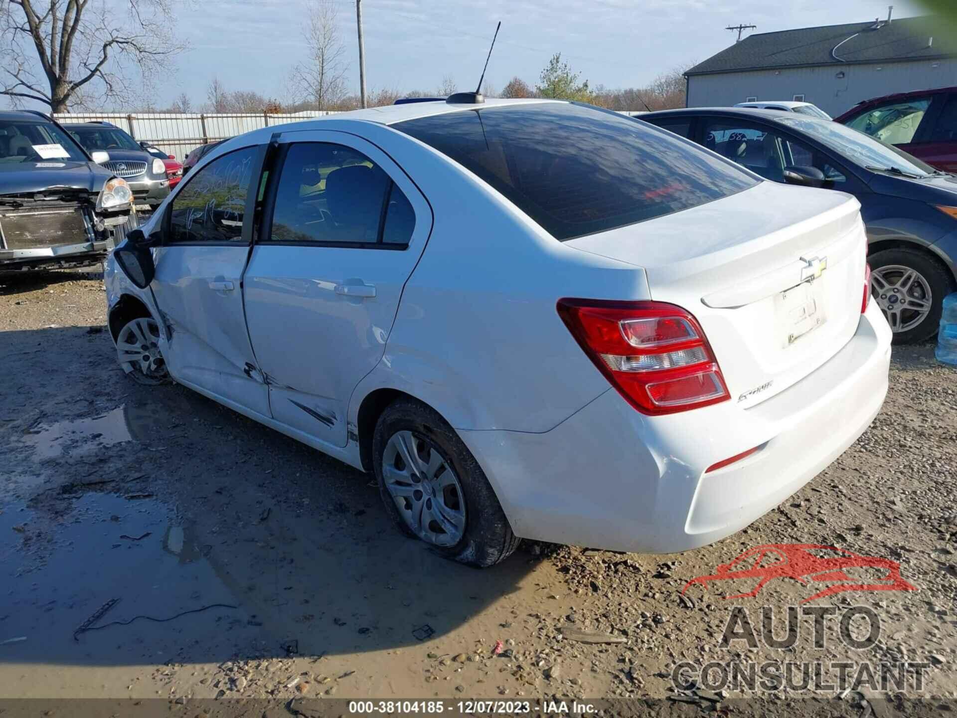 CHEVROLET SONIC 2018 - 1G1JB5SH6J4135548