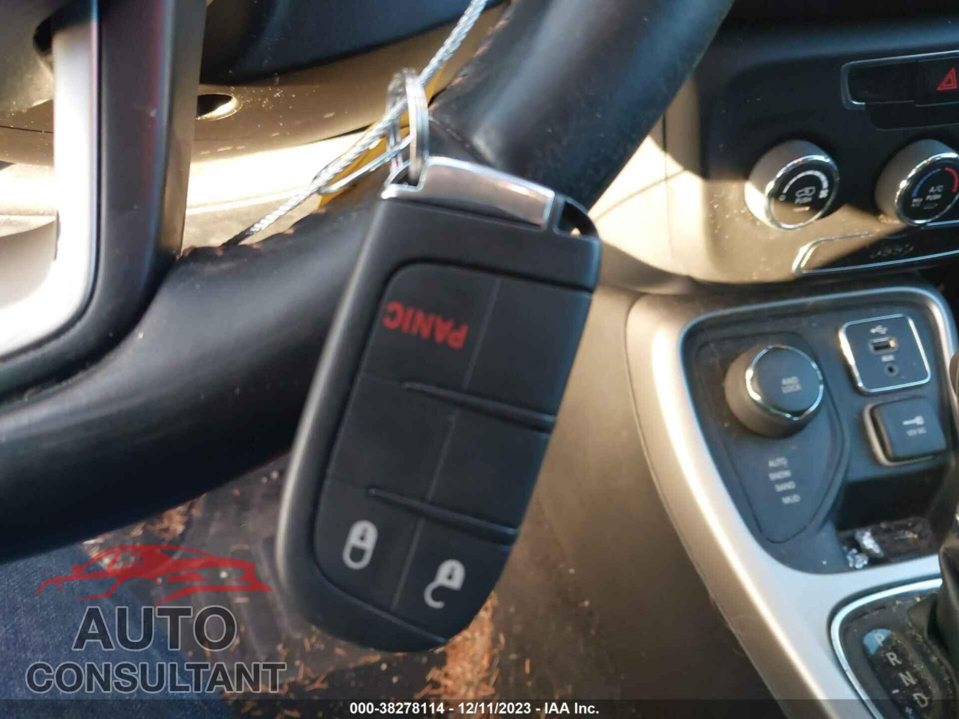JEEP COMPASS 2018 - 3C4NJDBB8JT178476