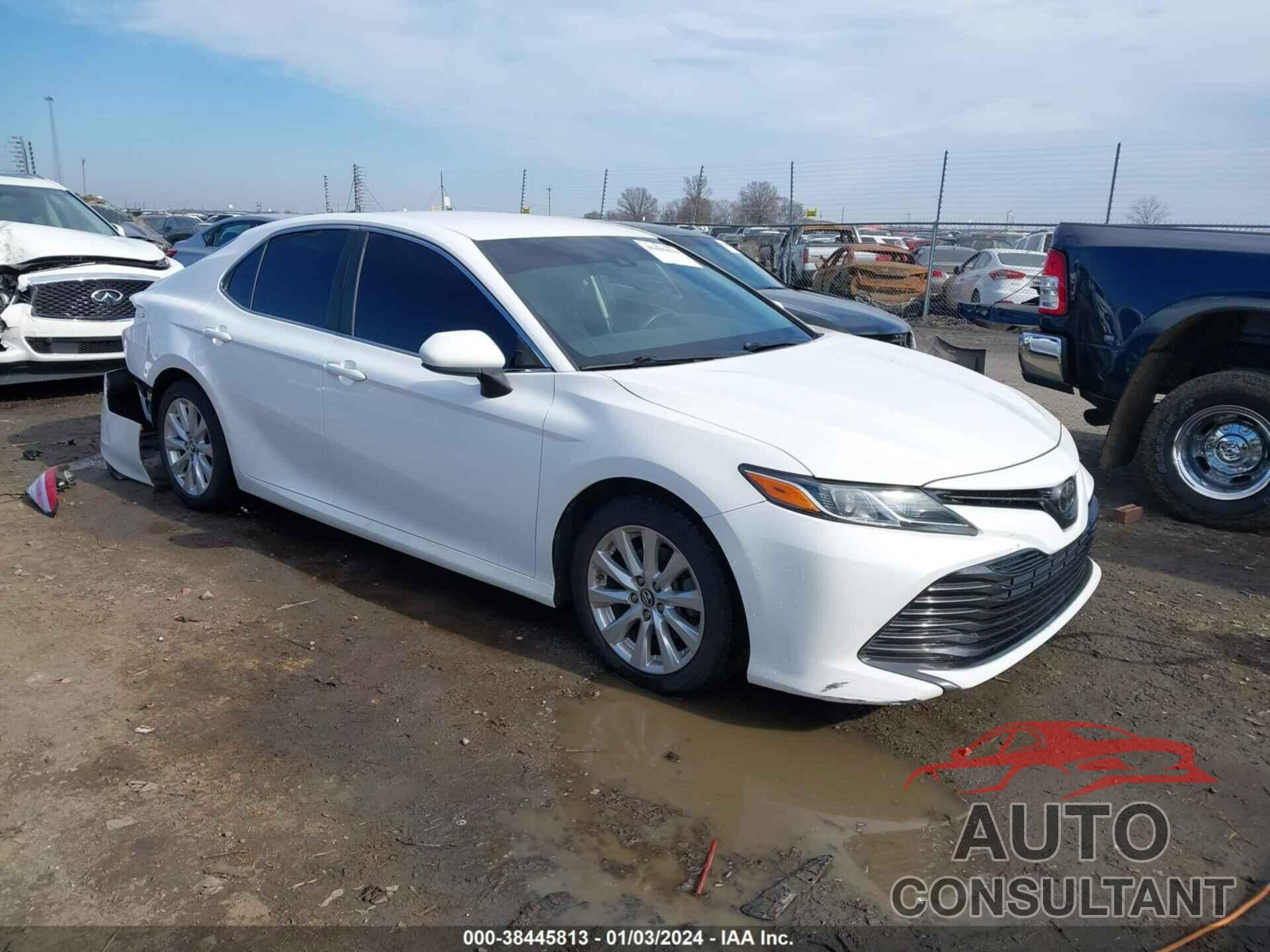 TOYOTA CAMRY 2018 - 4T1B11HK4JU001899