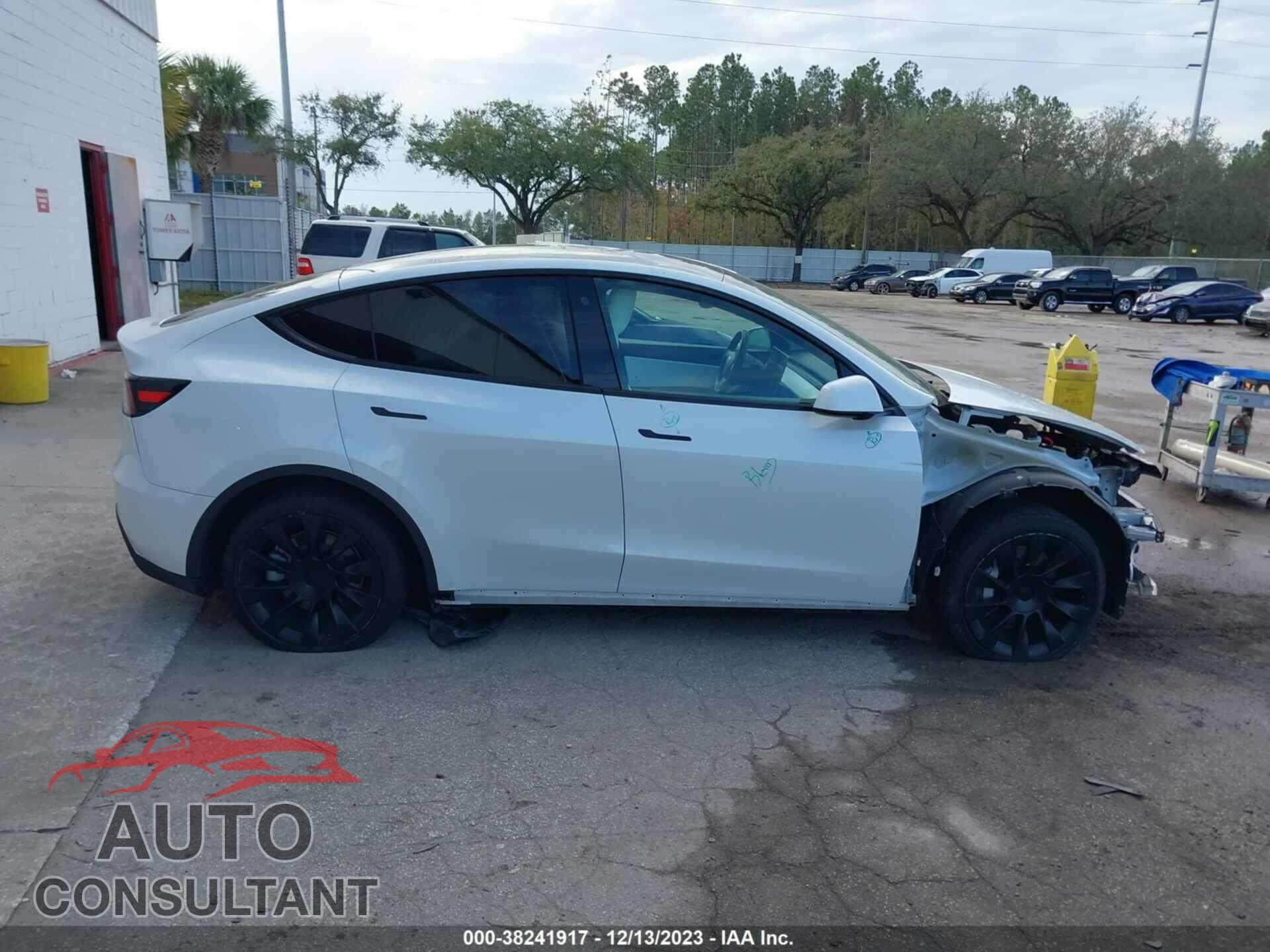 TESLA MODEL Y 2021 - 5YJYGDEEXMF201714