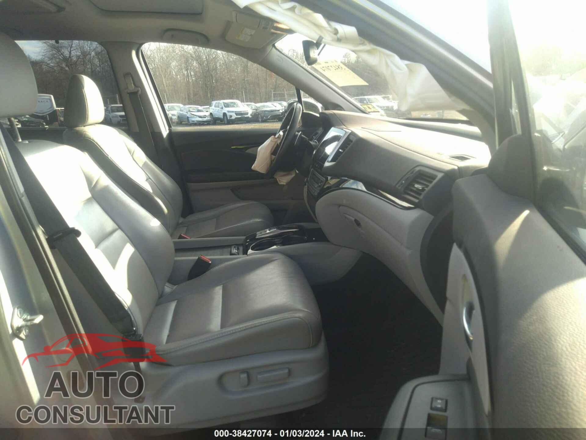 HONDA PILOT 2016 - 5FNYF6H98GB065701