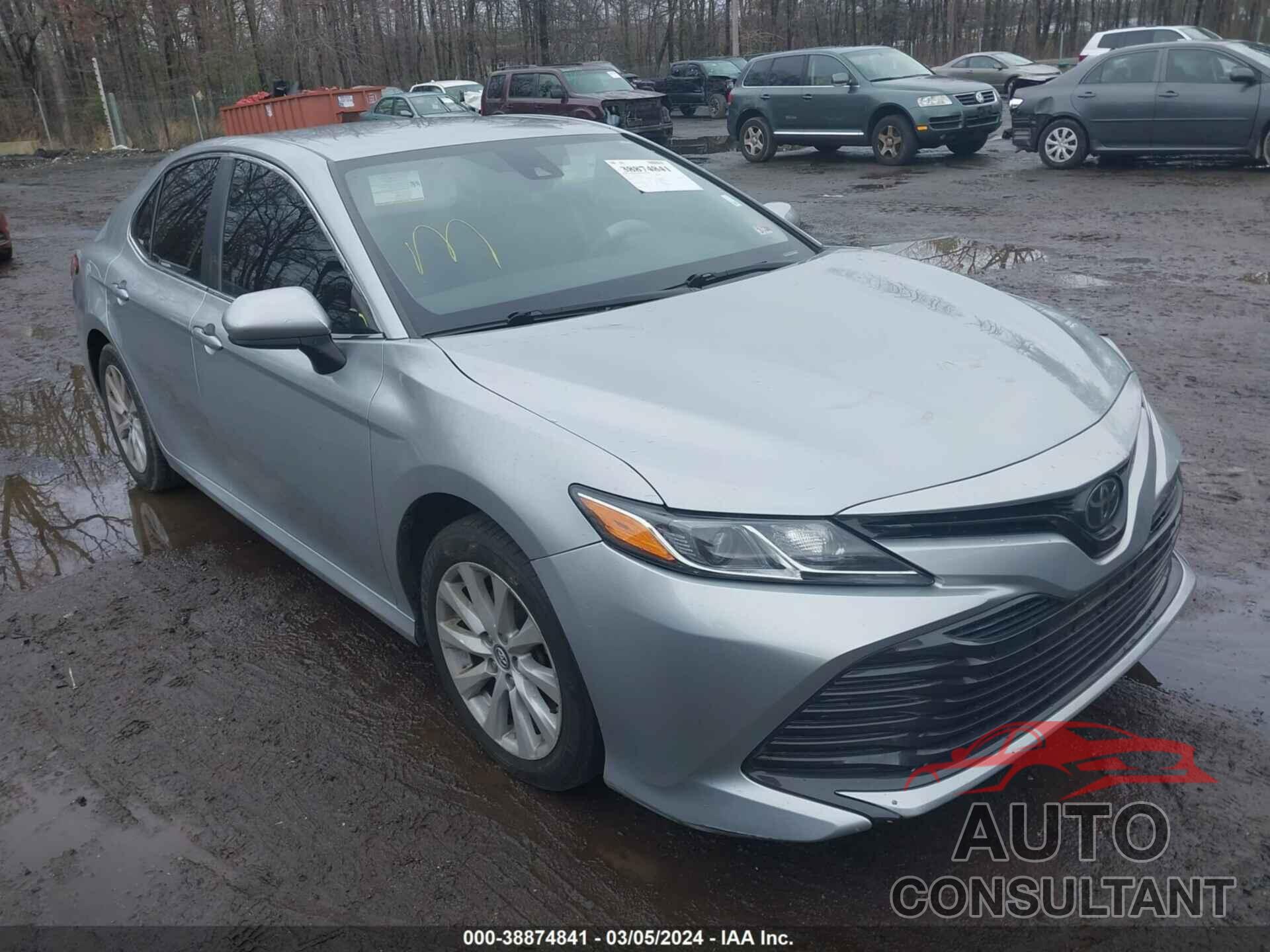 TOYOTA CAMRY 2018 - 4T1B11HK0JU647893