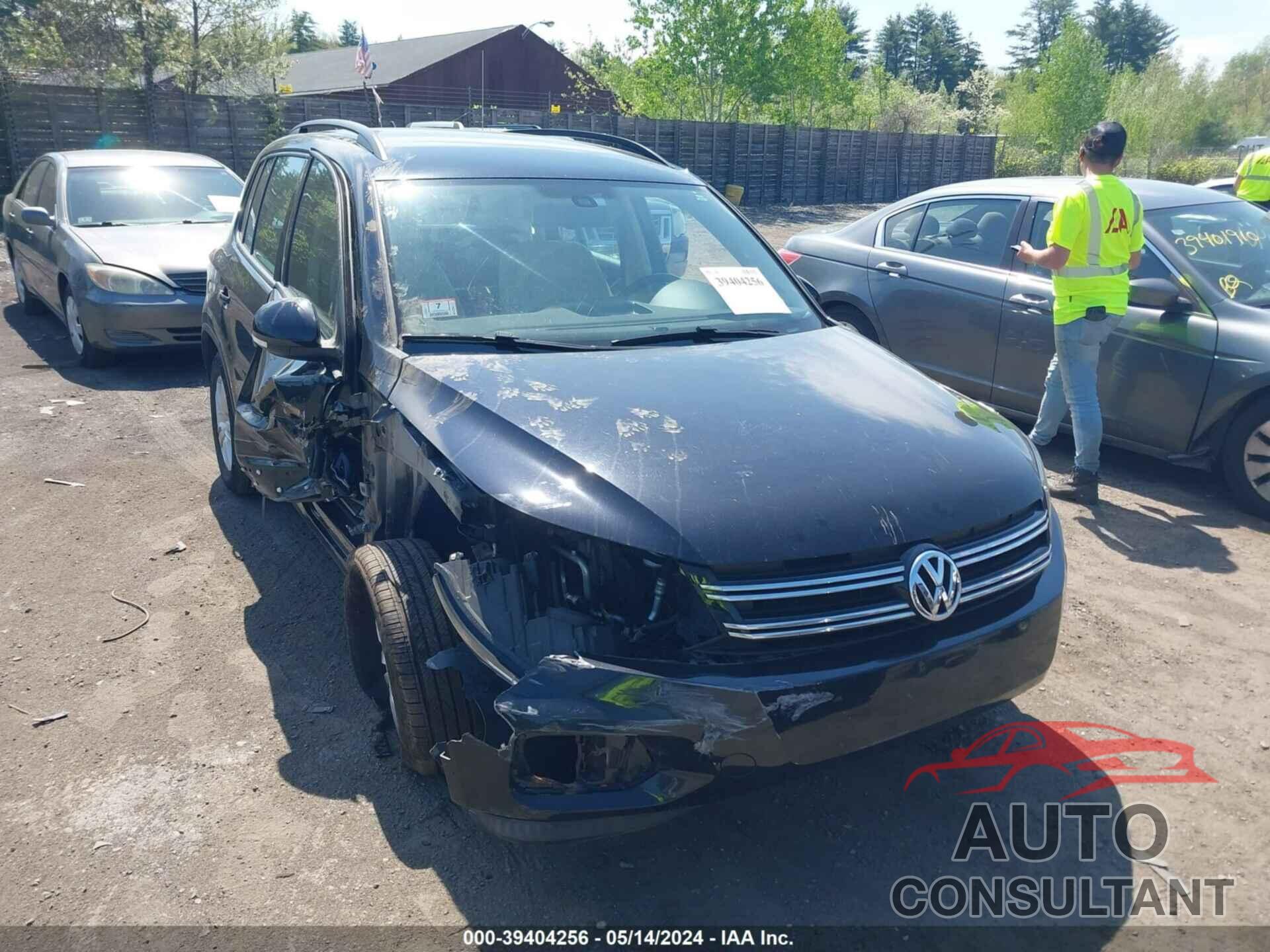 VOLKSWAGEN TIGUAN 2017 - WVGBV7AX7HK028369