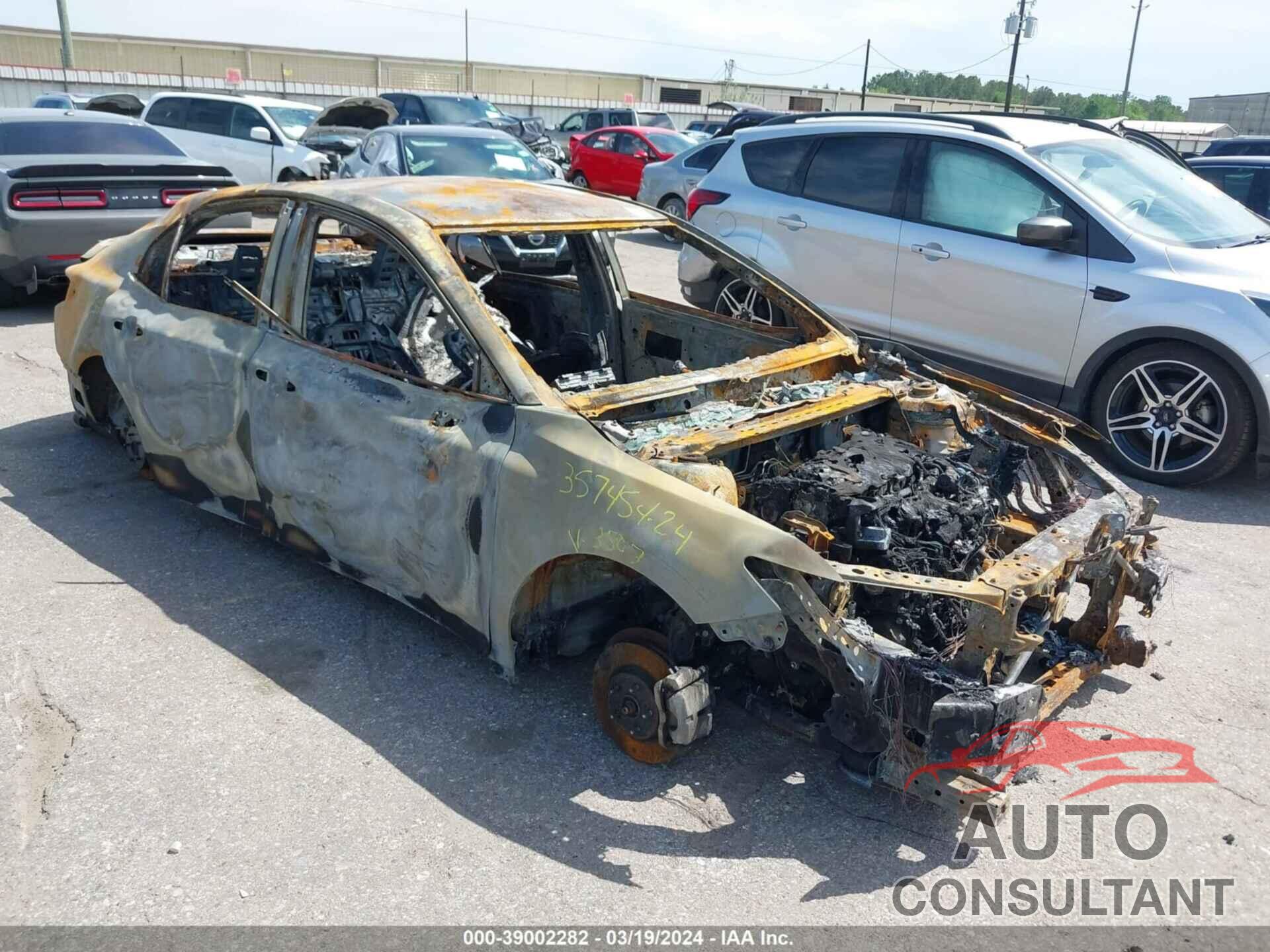 TOYOTA CAMRY 2018 - 4T1B11HKXJU063503