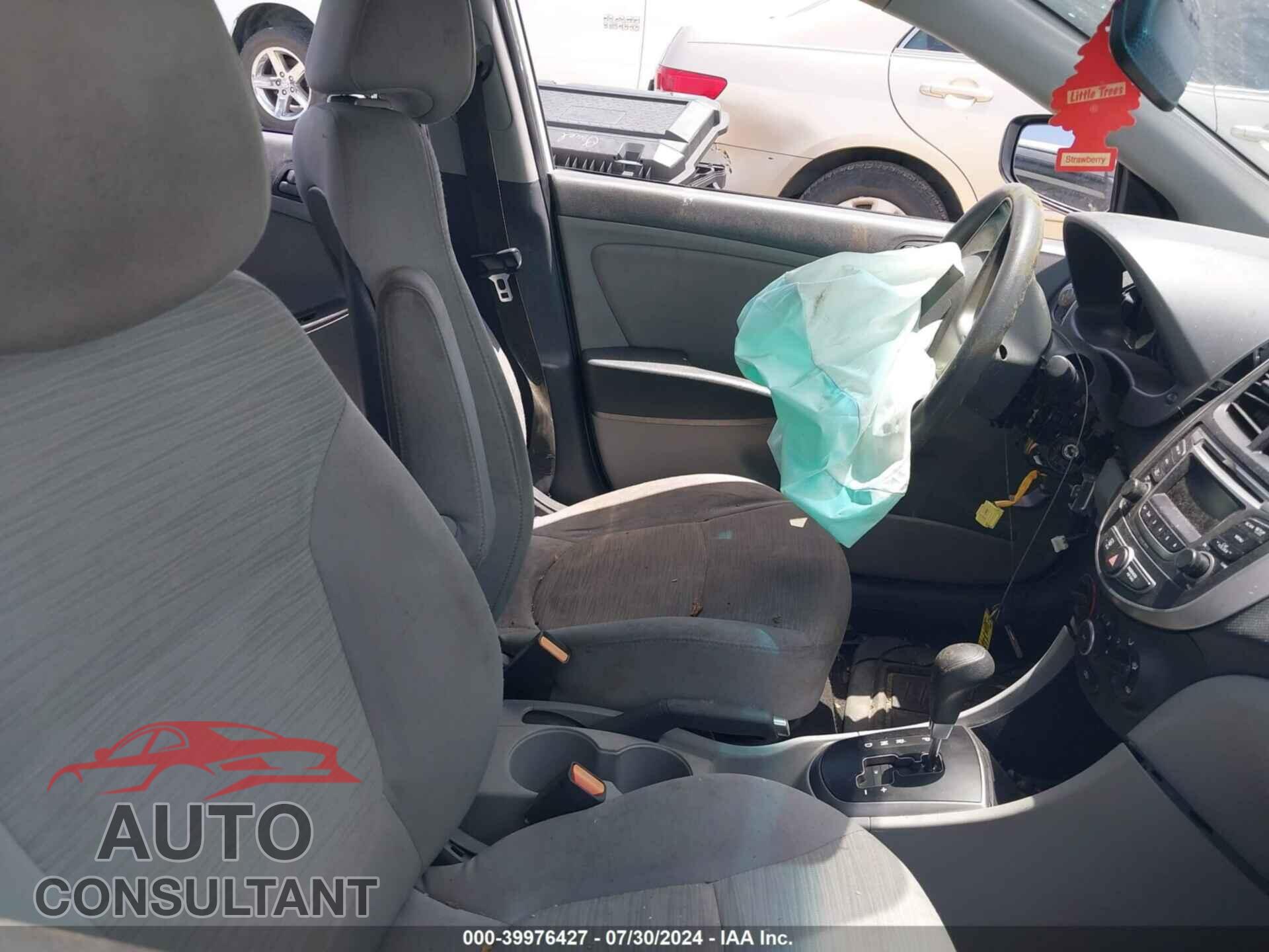 HYUNDAI ACCENT 2016 - KMHCT4AEXGU031566
