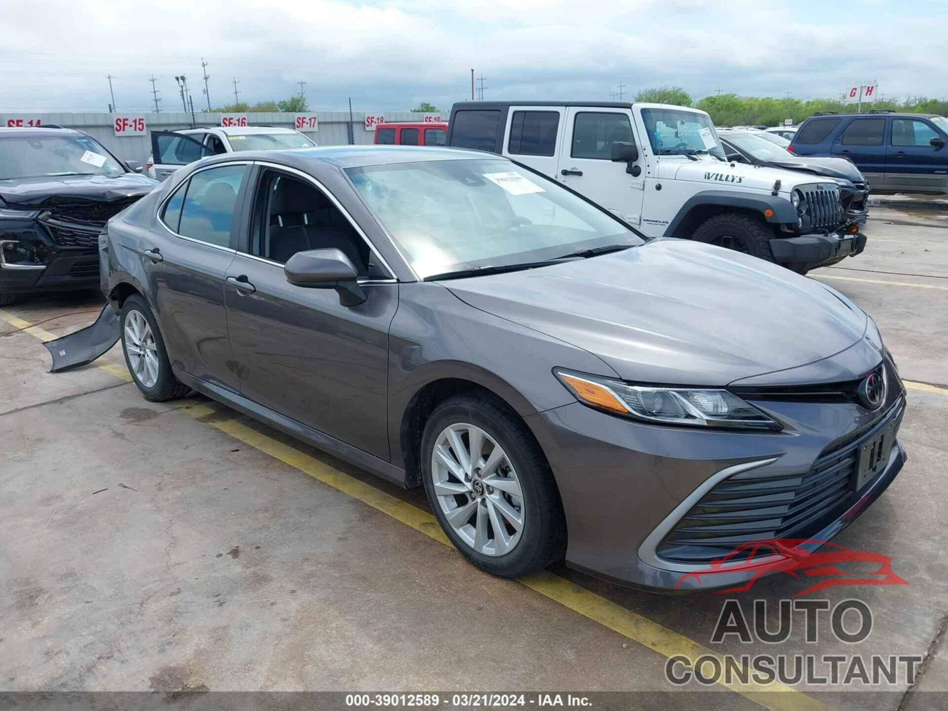 TOYOTA CAMRY 2022 - 4T1C11AK7NU003196