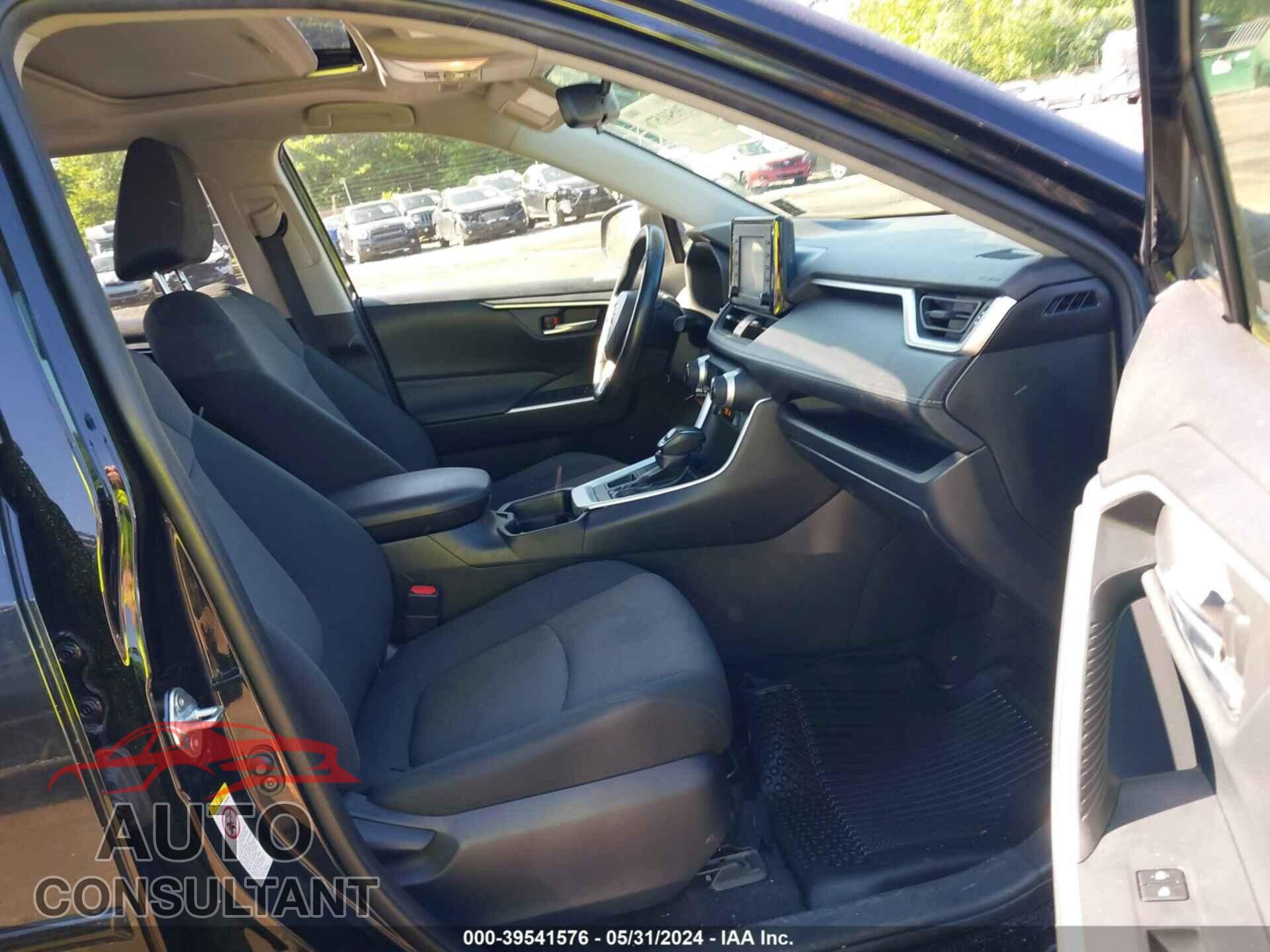TOYOTA RAV4 2019 - JTMP1RFV6KJ006658