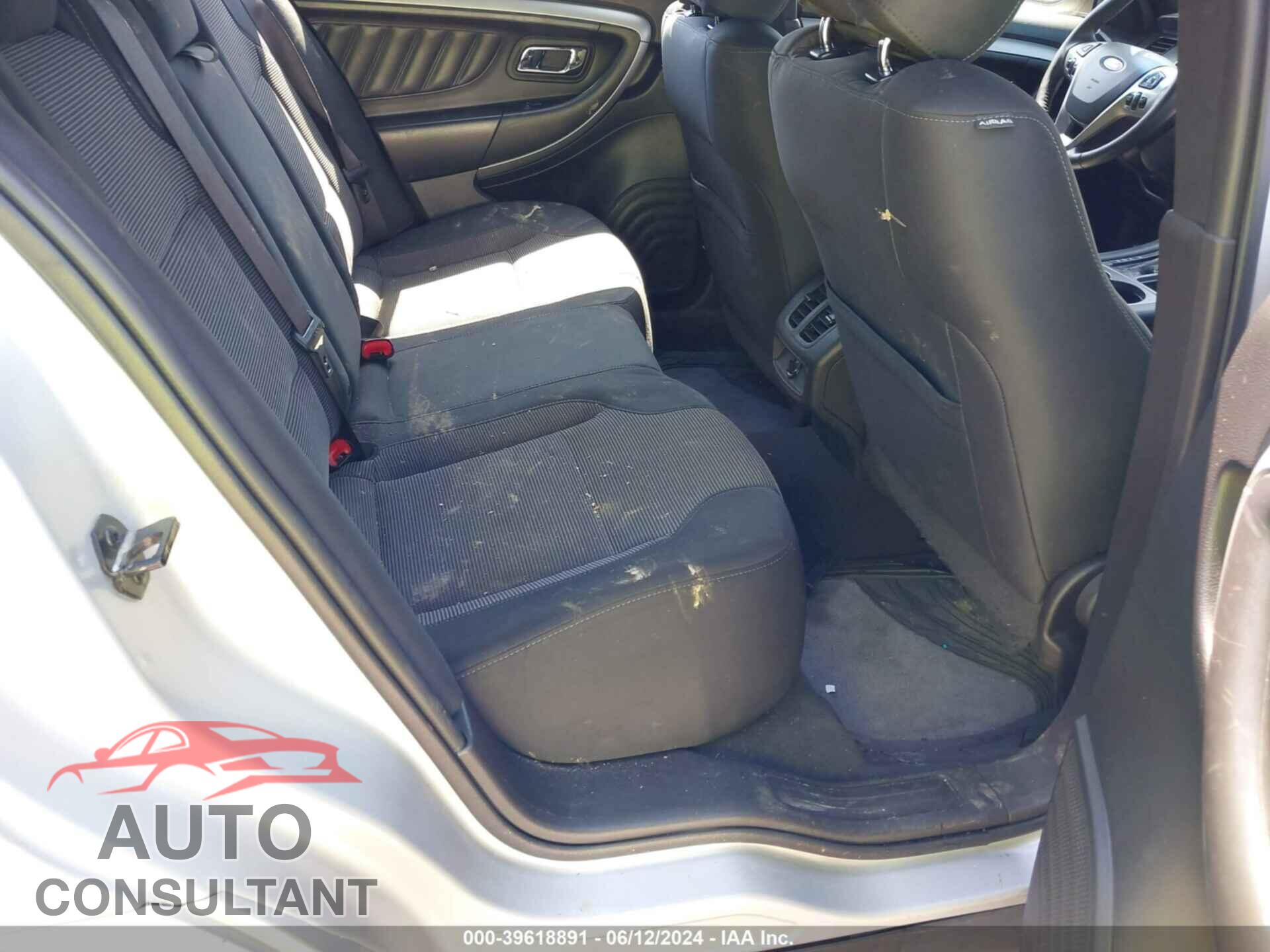 FORD TAURUS 2018 - 1FAHP2E84JG136395