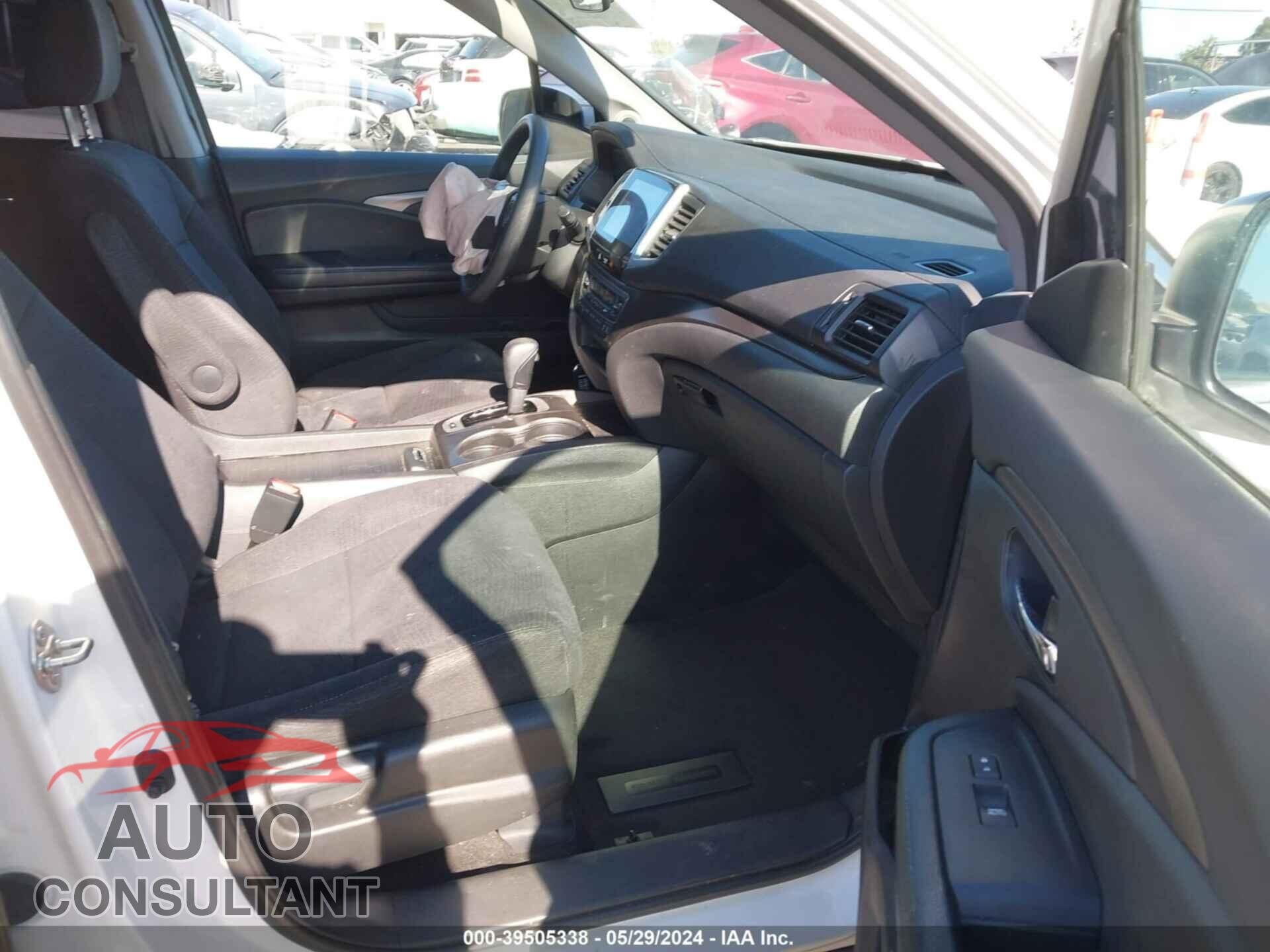 HONDA PILOT 2017 - 5FNYF5H48HB028101