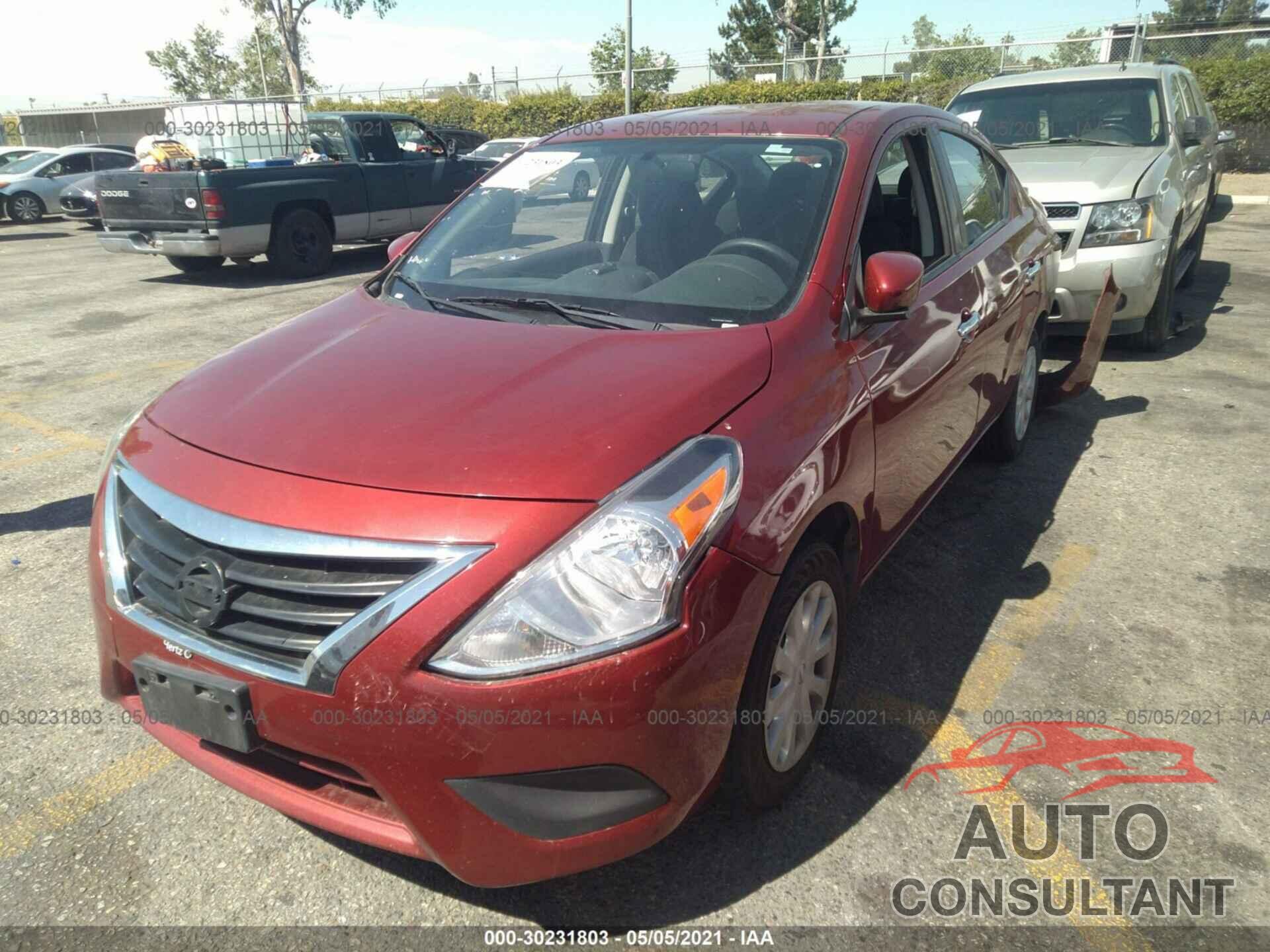 NISSAN VERSA SEDAN 2018 - 3N1CN7AP8JL845205