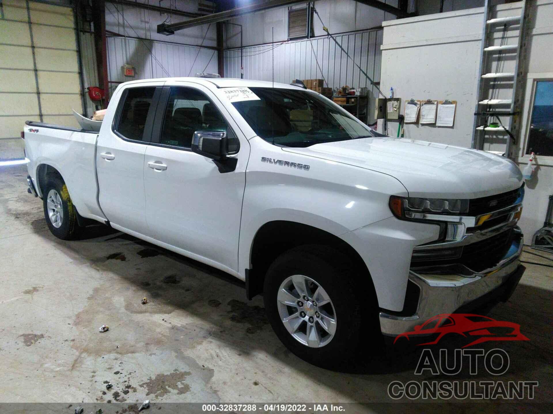 CHEVROLET SILVERADO 1500 2021 - 1GCRYDED5MZ376990