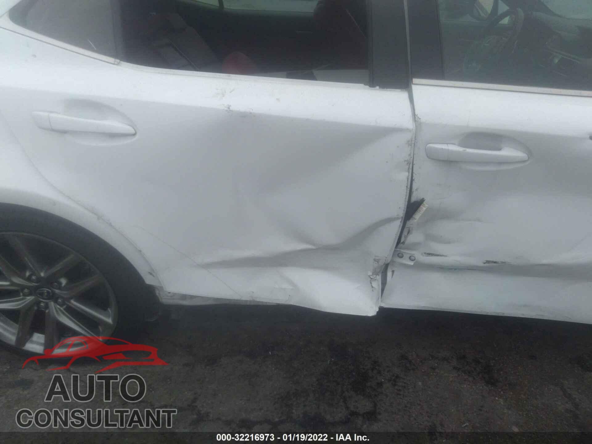 LEXUS IS 2018 - JTHBA1D26J5073593