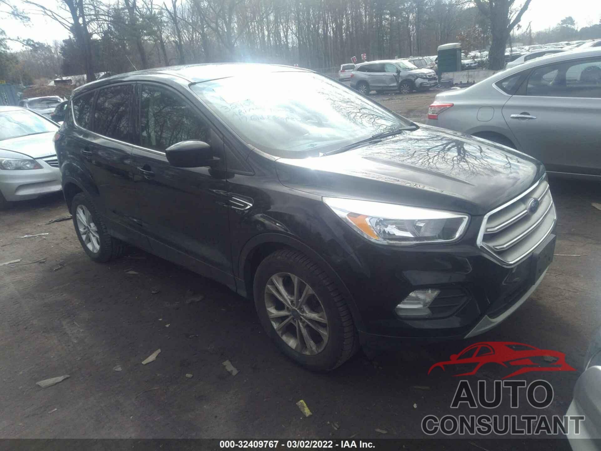 FORD ESCAPE 2017 - 1FMCU9GD1HUC55805